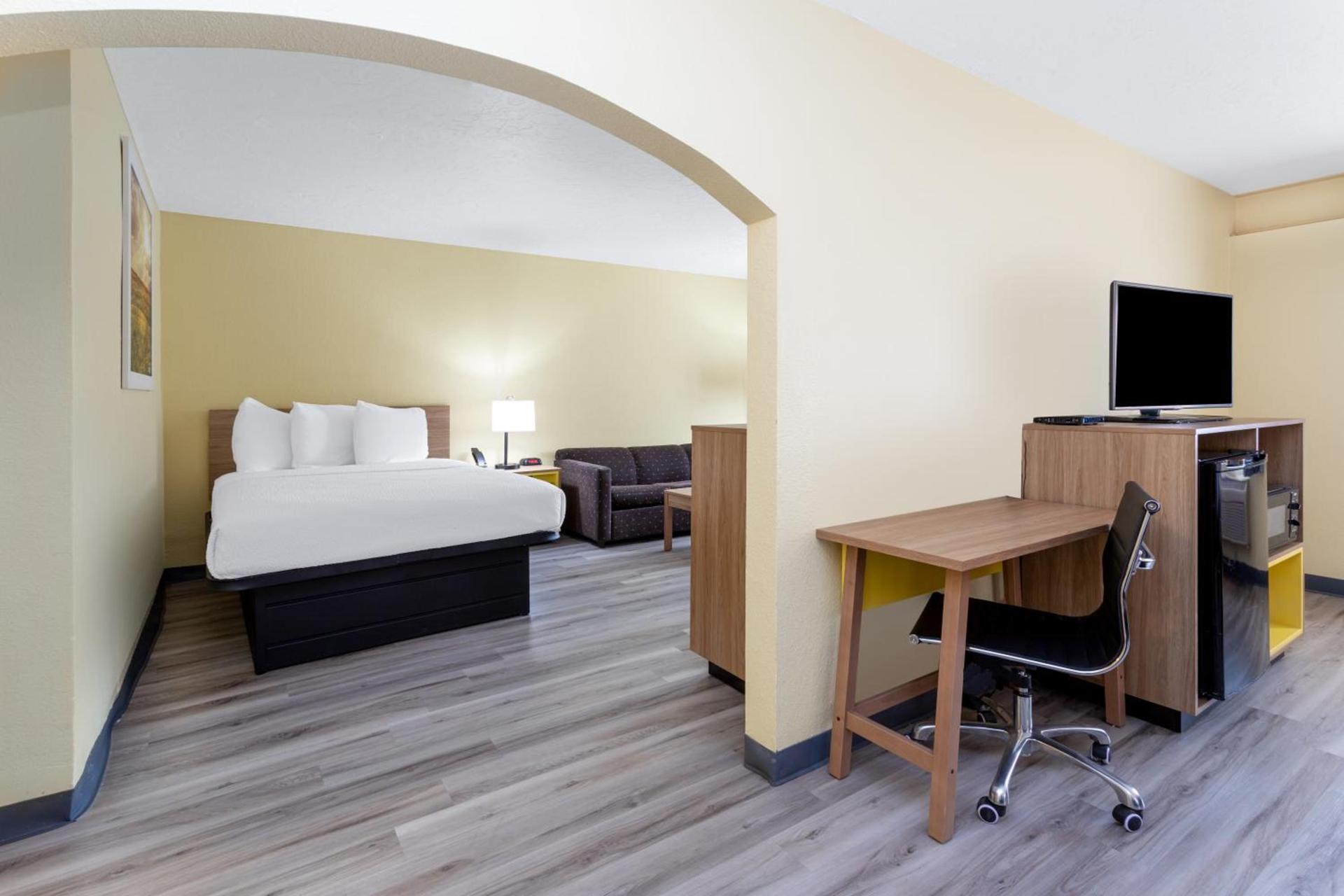 Days Inn & Suites by Wyndham Clovis photo 53
