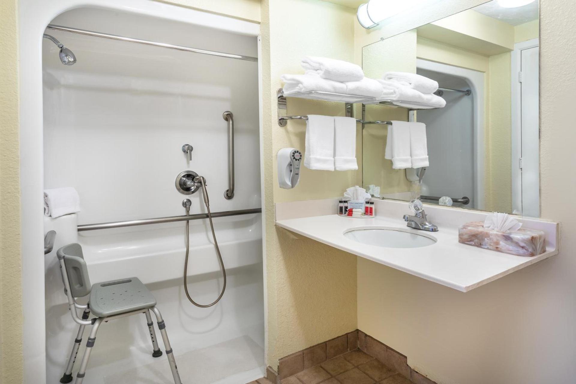 Days Inn & Suites by Wyndham Clovis photo 56