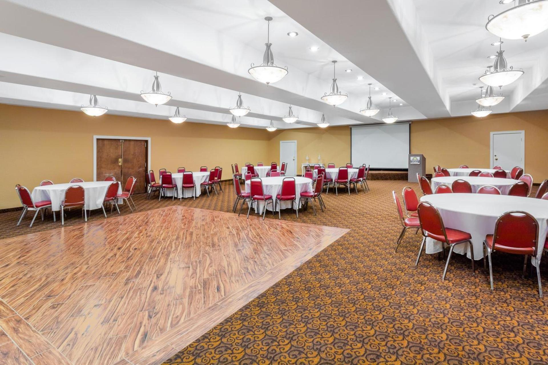 Days Inn & Suites by Wyndham Clovis photo 74