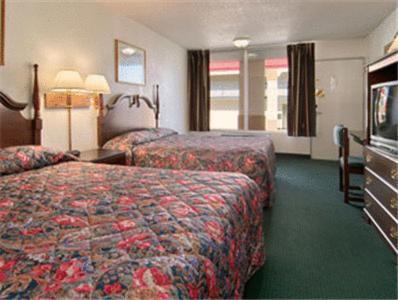 Super 8 by Wyndham Oklahoma Fairgrounds photo 6