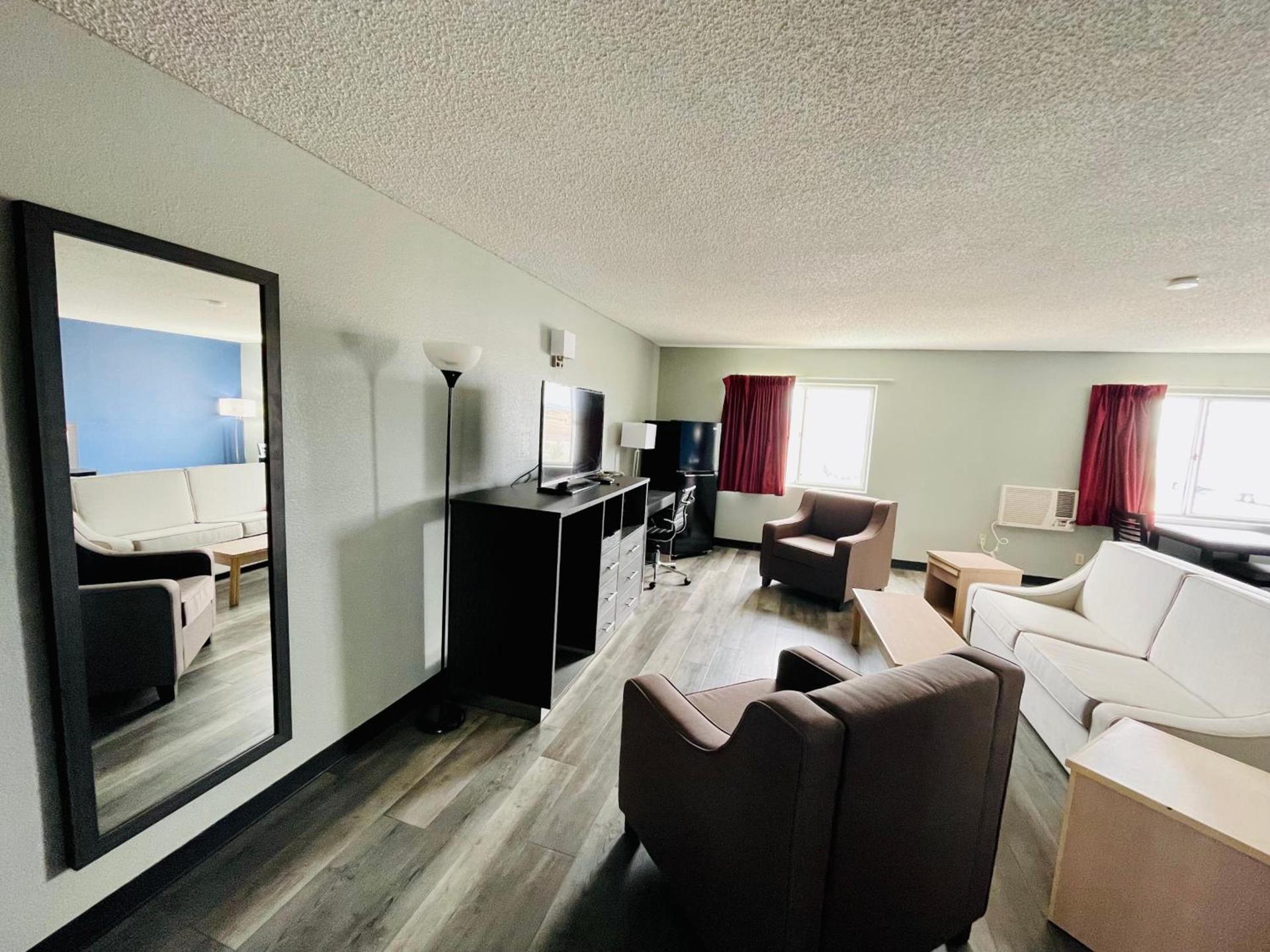 Americas Choice Inn & Suites photo 41