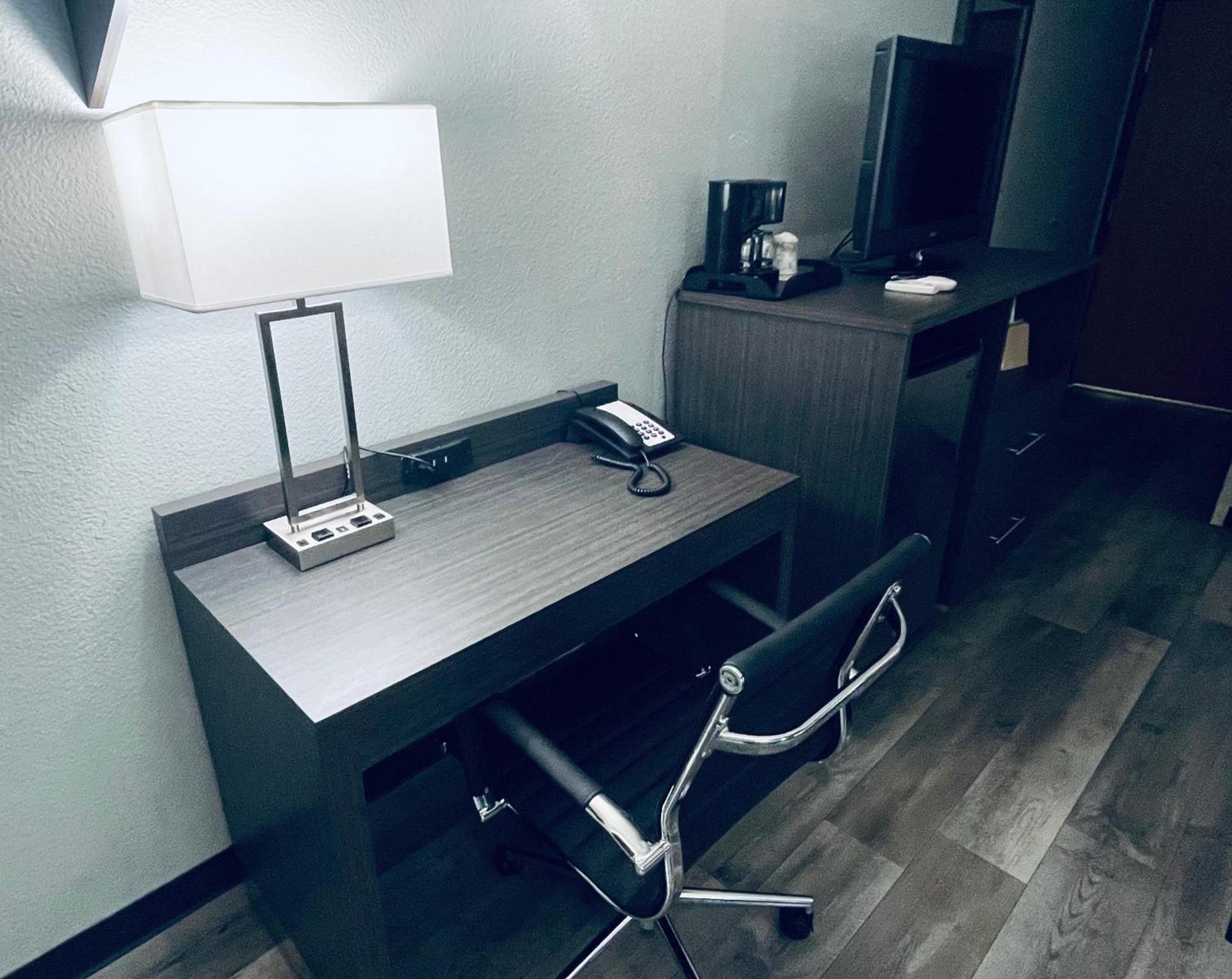 Americas Choice Inn & Suites photo 55
