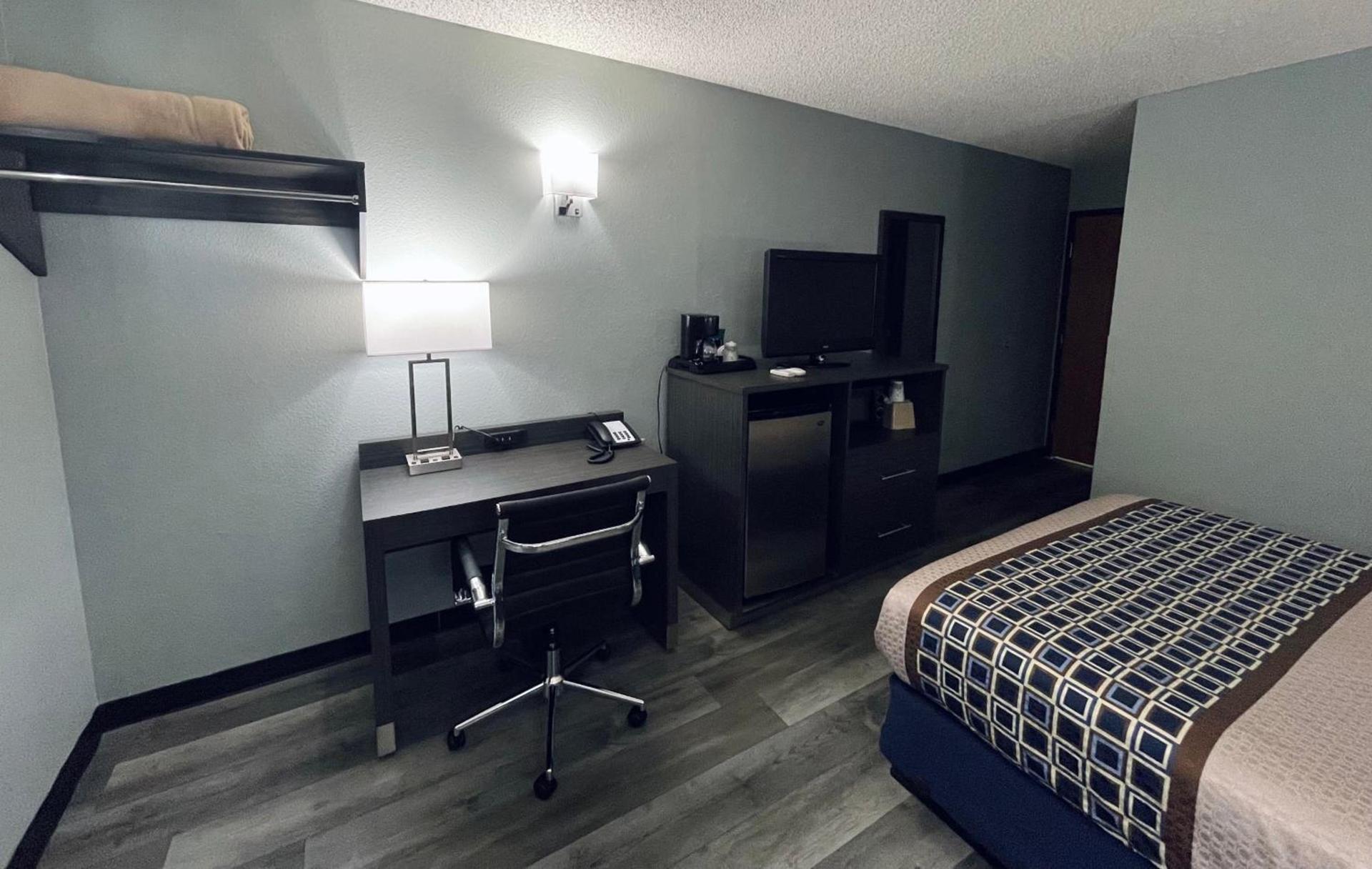 Americas Choice Inn & Suites photo 56