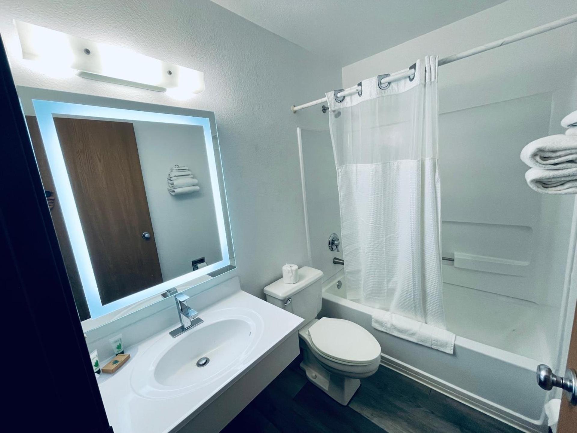 Americas Choice Inn & Suites photo 50