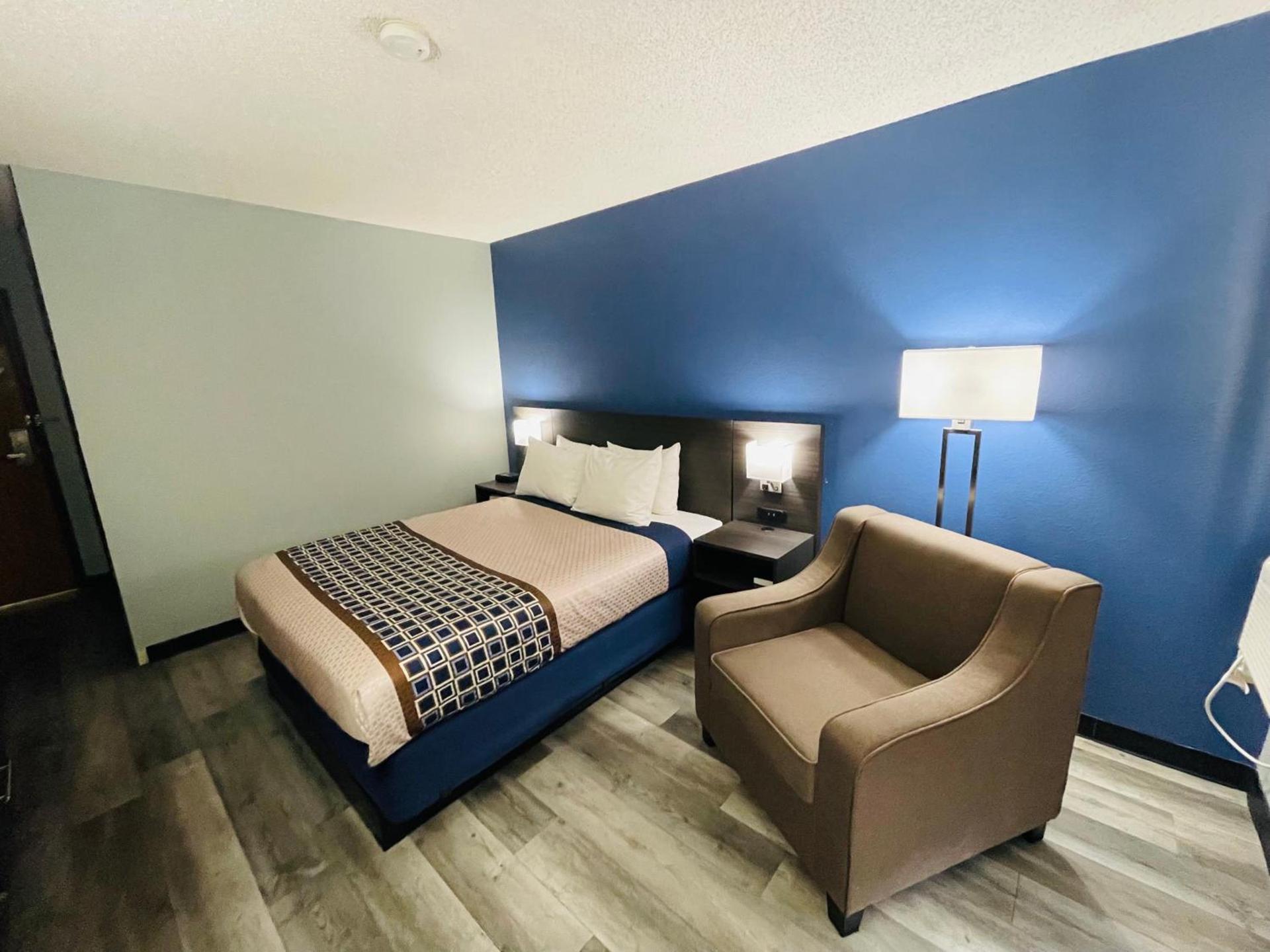 Americas Choice Inn & Suites photo 53
