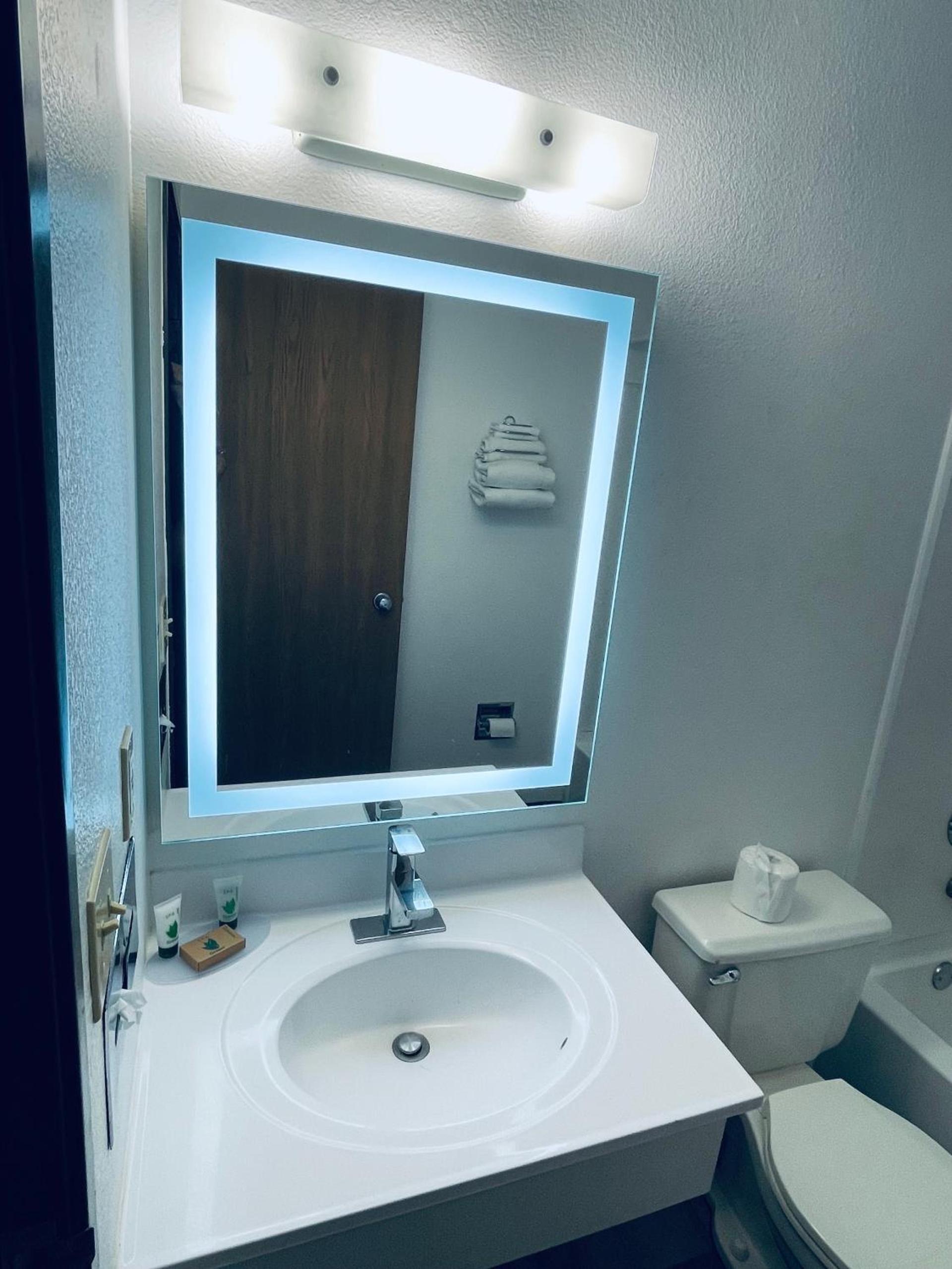 Americas Choice Inn & Suites photo 52