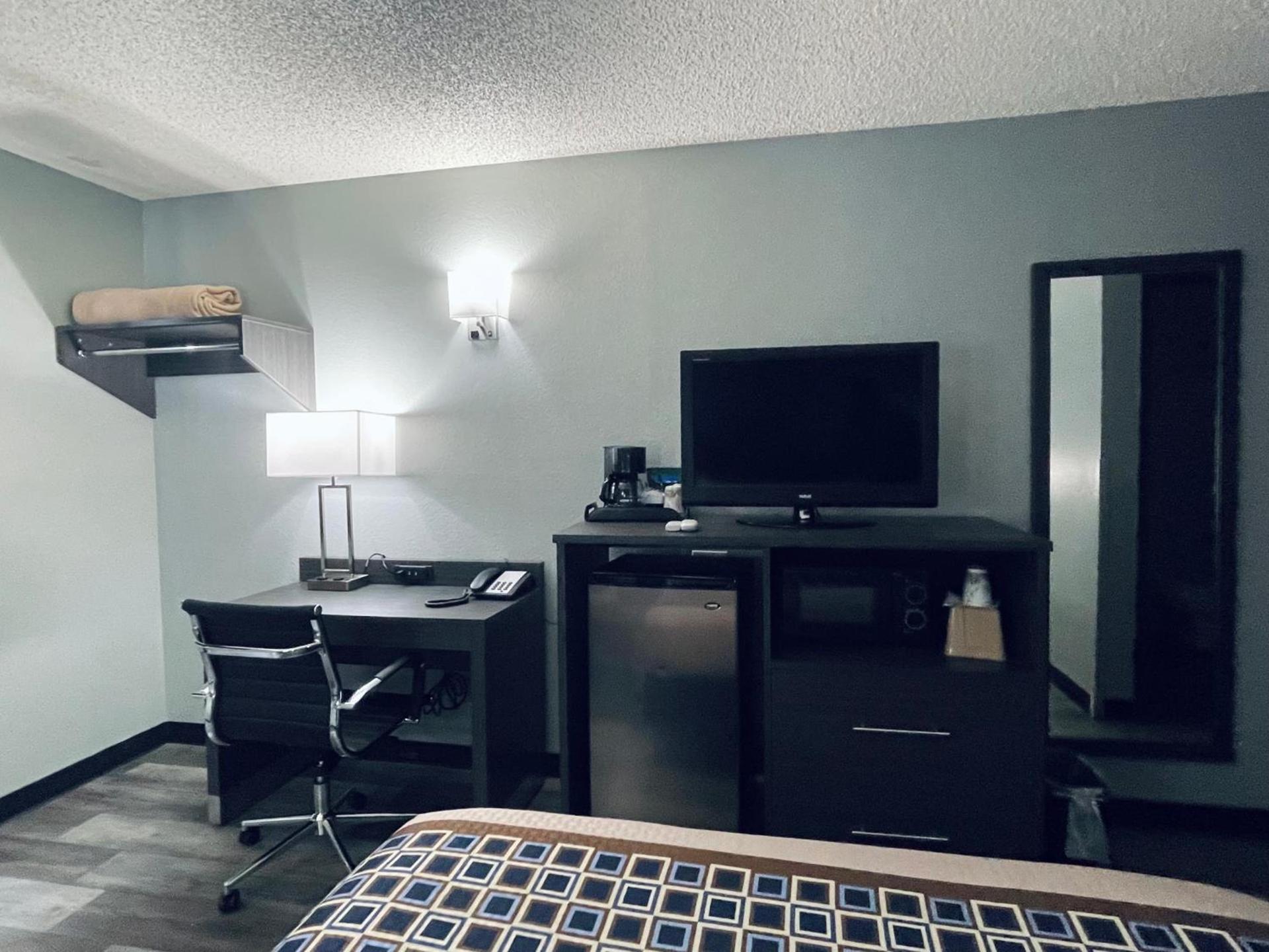 Americas Choice Inn & Suites photo 54