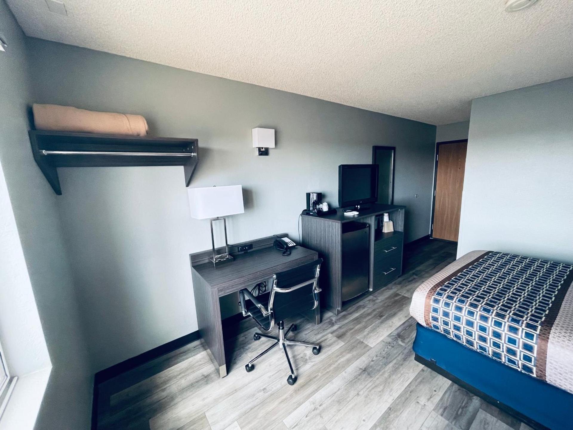 Americas Choice Inn & Suites photo 48