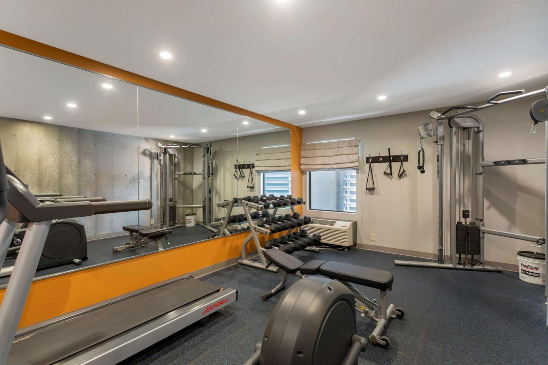 Best Western Plus Bowling Green photo 8