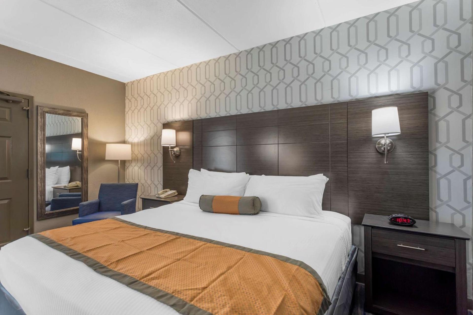 Best Western Plus Bowling Green photo 13