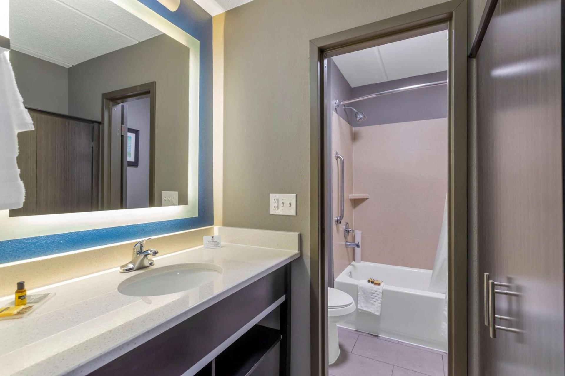 Best Western Plus Bowling Green photo 26
