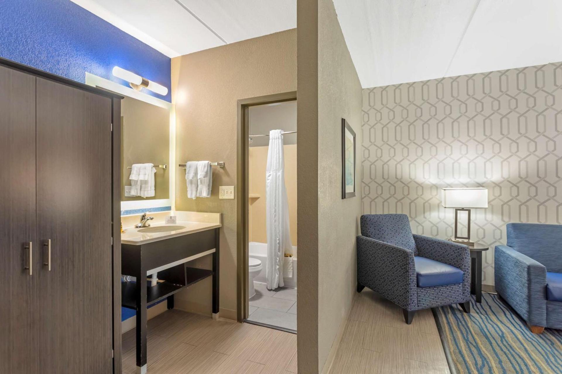 Best Western Plus Bowling Green photo 22