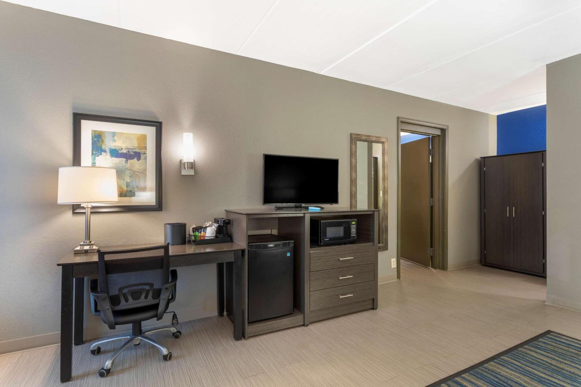 Best Western Plus Bowling Green photo 23
