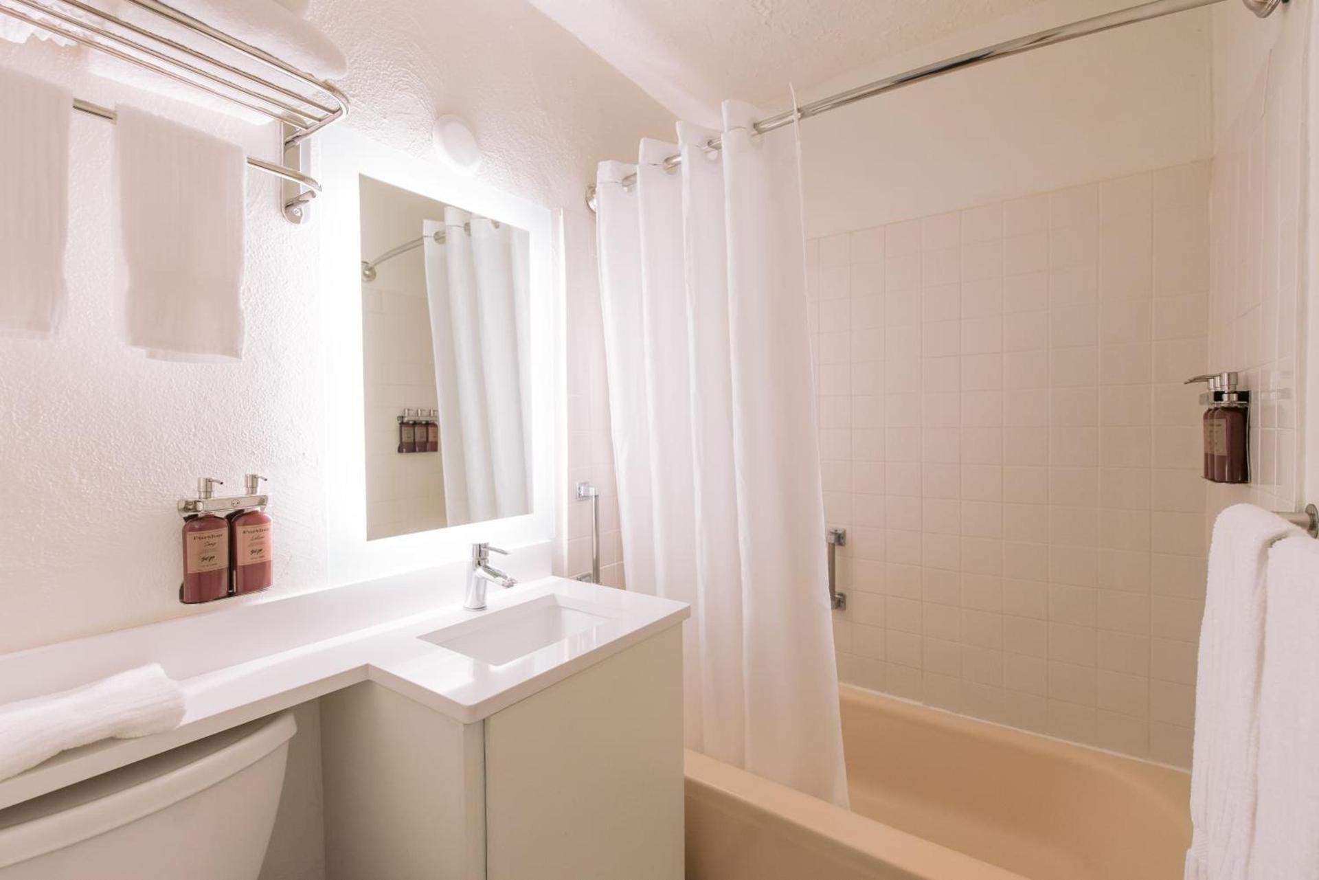 SCP Hilo Hotel photo 28