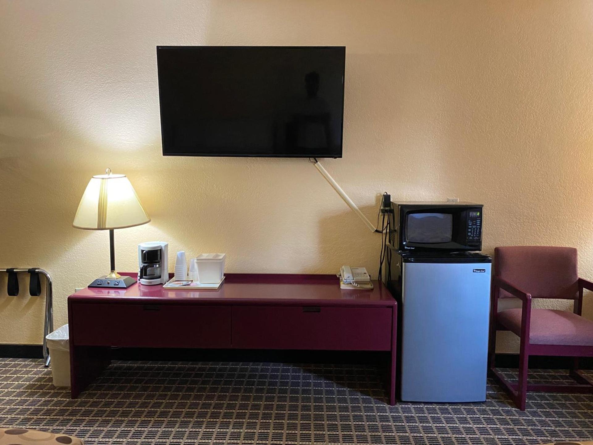 America's Stay Inn Stewartville photo 12