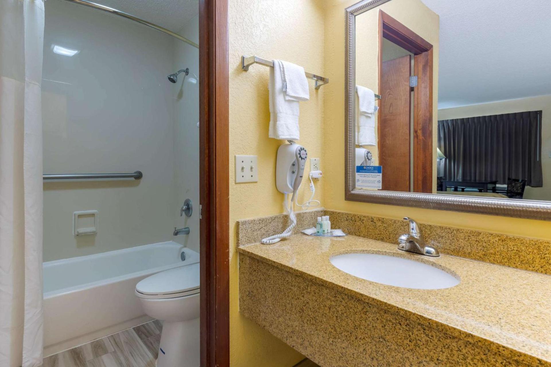Quality Inn & Suites Mt Dora North photo 11