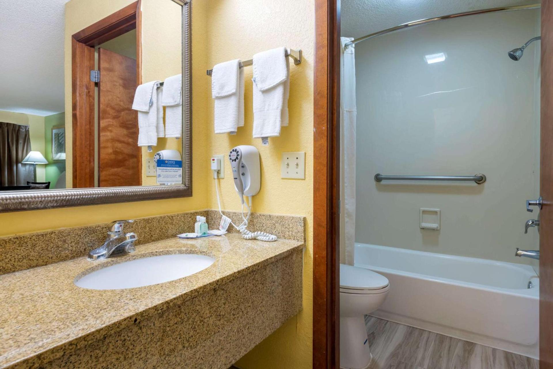 Quality Inn & Suites Mt Dora North photo 15