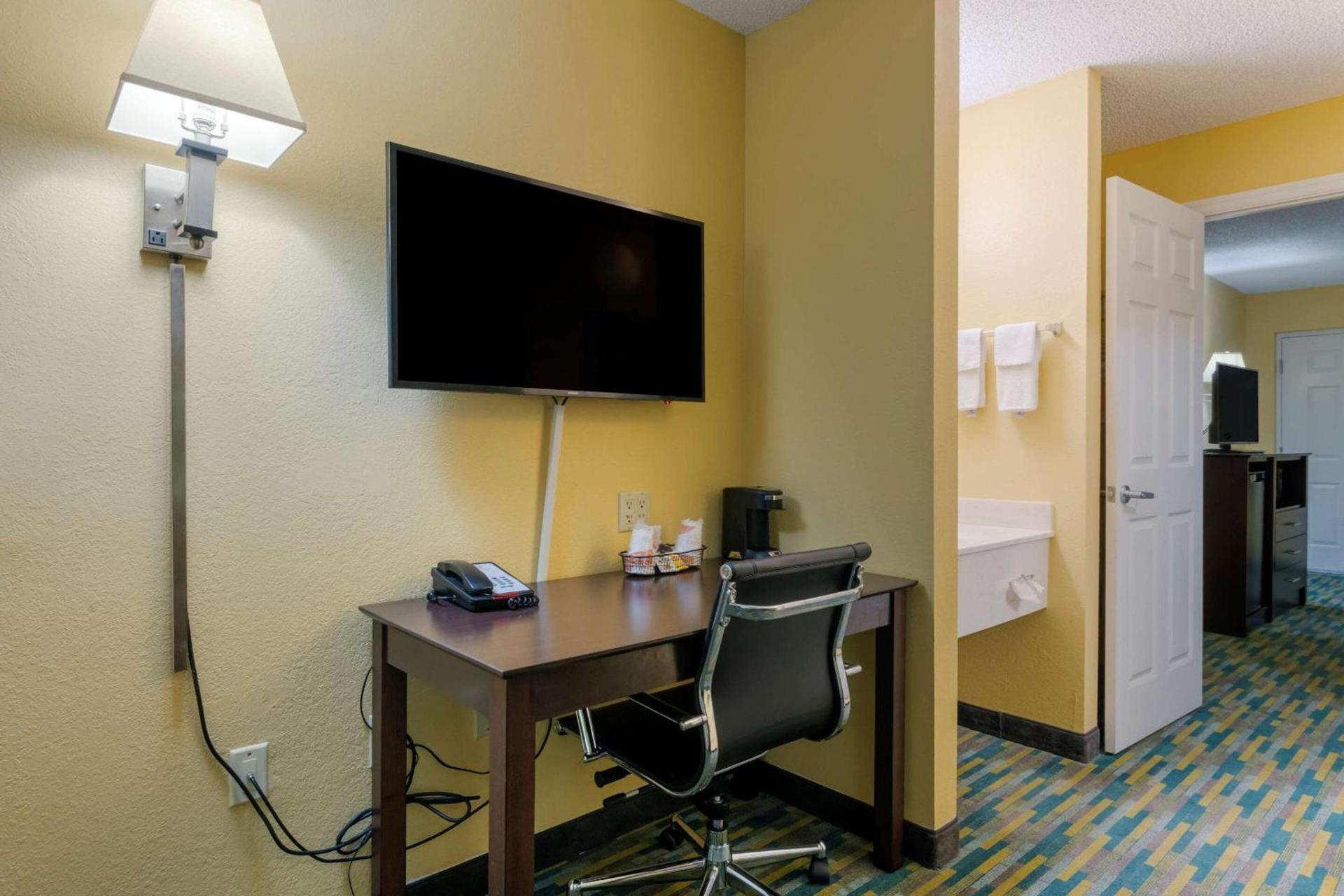 Quality Inn & Suites Mt Dora North photo 17