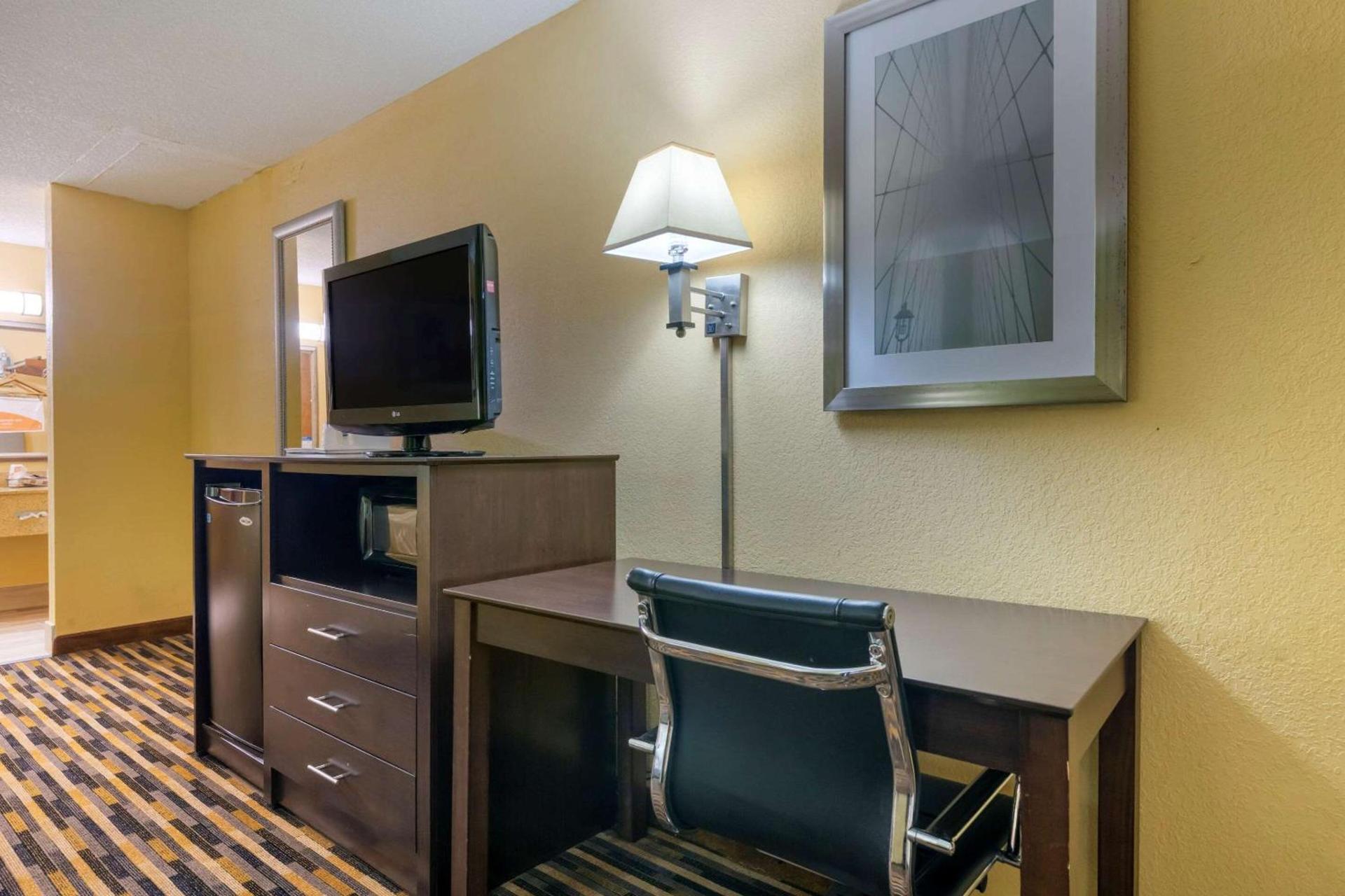 Quality Inn & Suites Mt Dora North photo 21