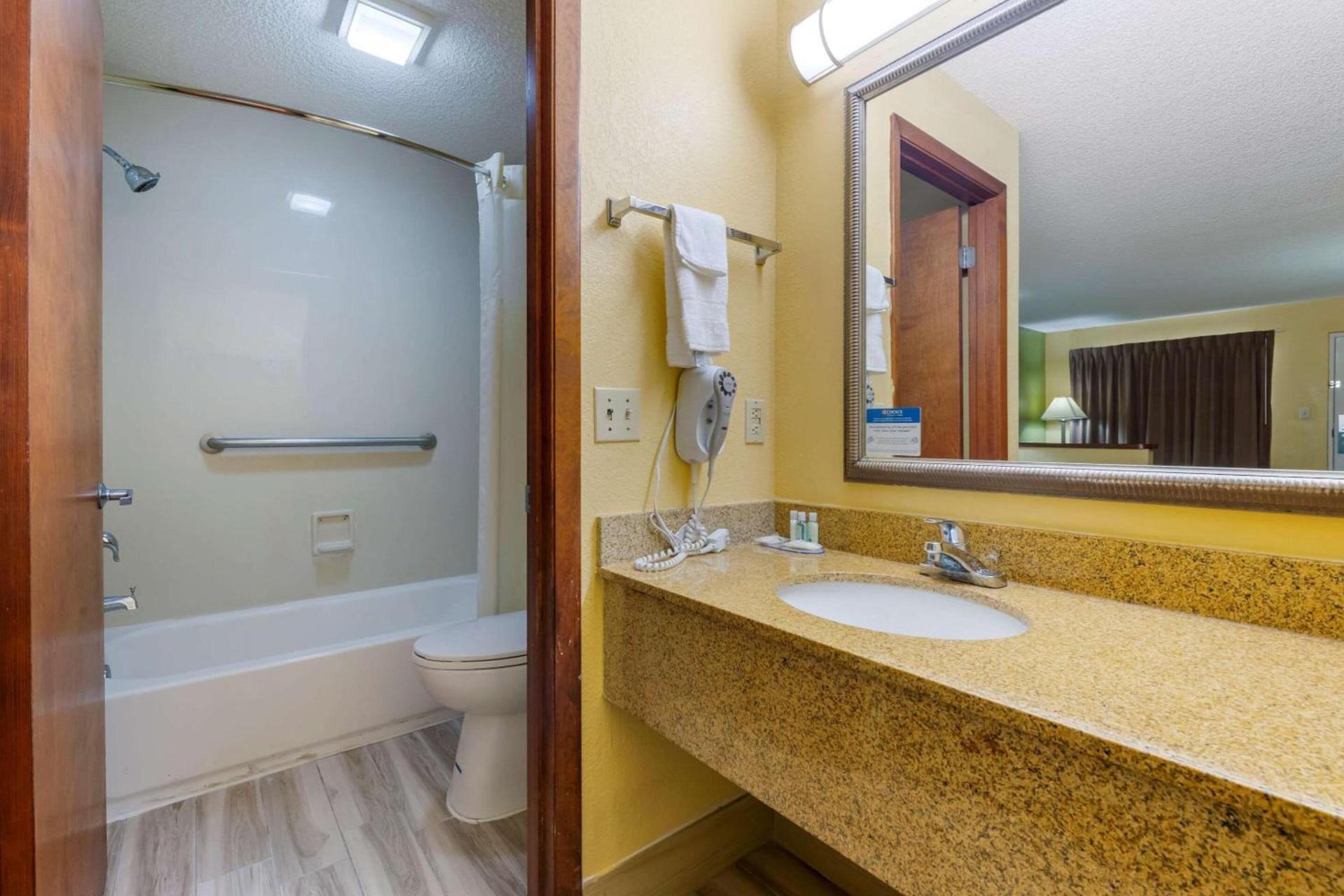 Quality Inn & Suites Mt Dora North photo 23