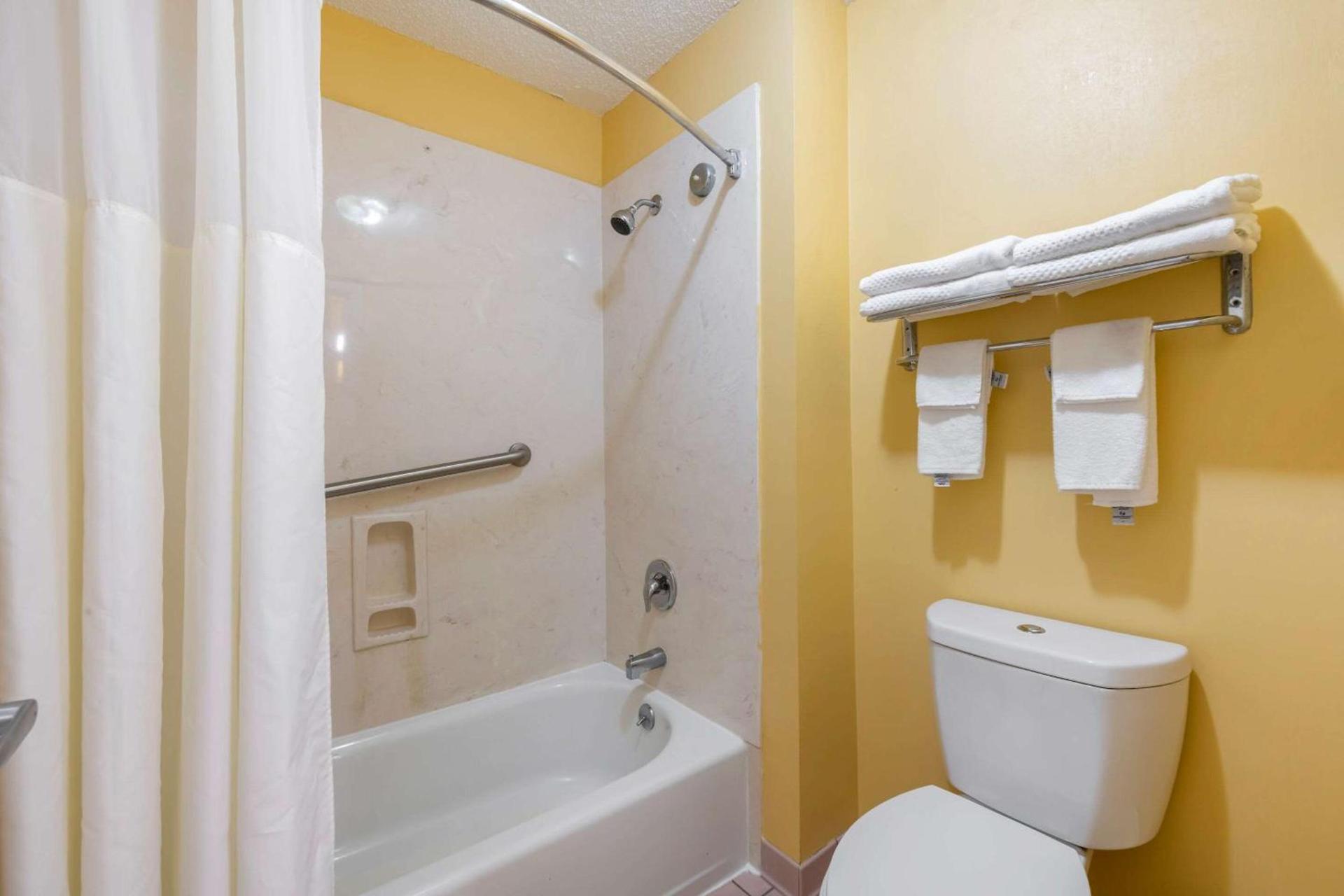 Quality Inn & Suites Mt Dora North photo 32