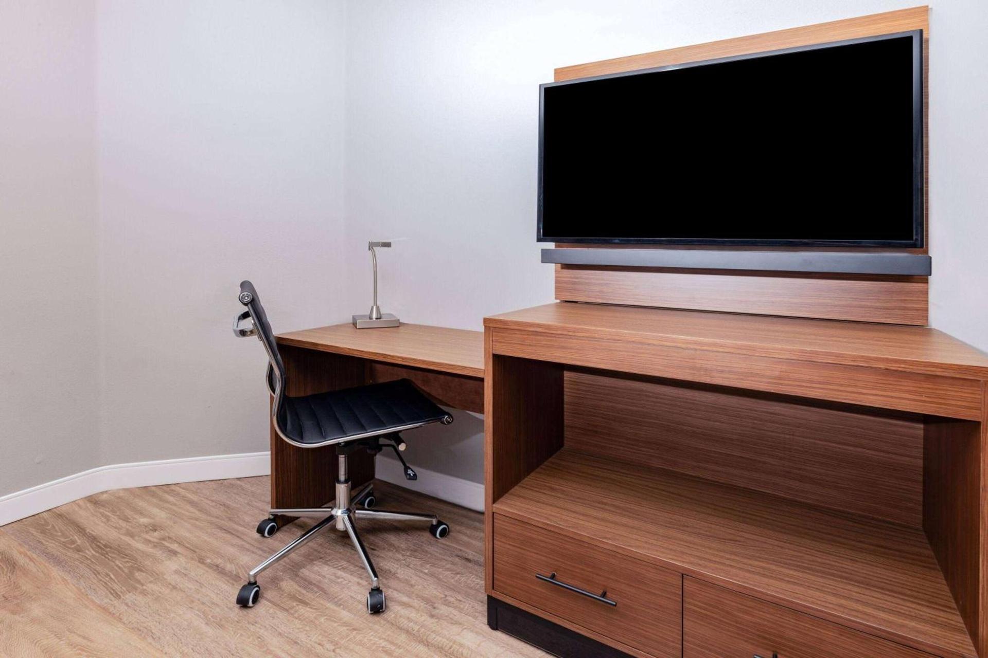 Hawthorn Extended Stay by Wyndham Ardmore photo 10