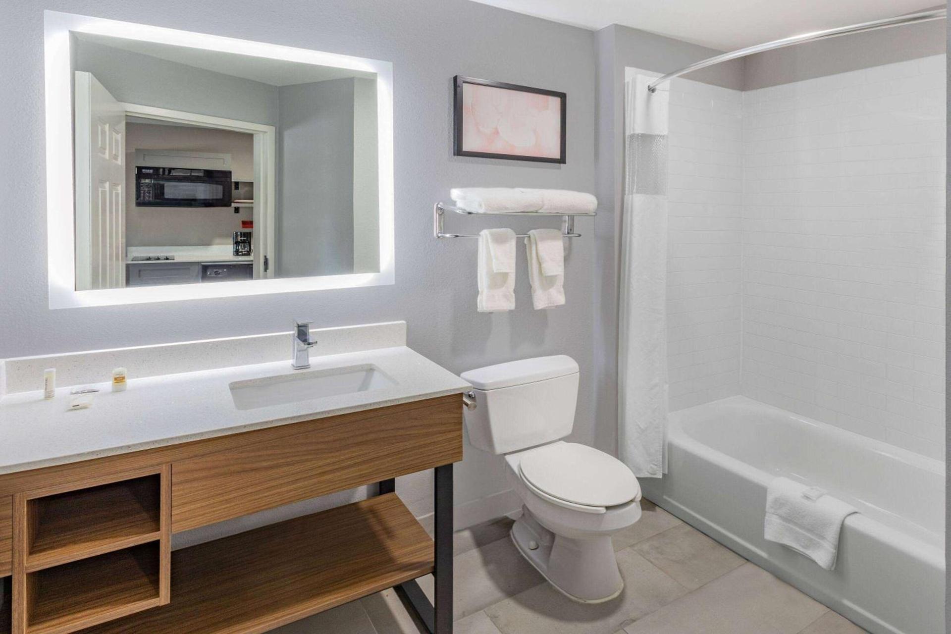 Hawthorn Extended Stay by Wyndham Ardmore photo 17