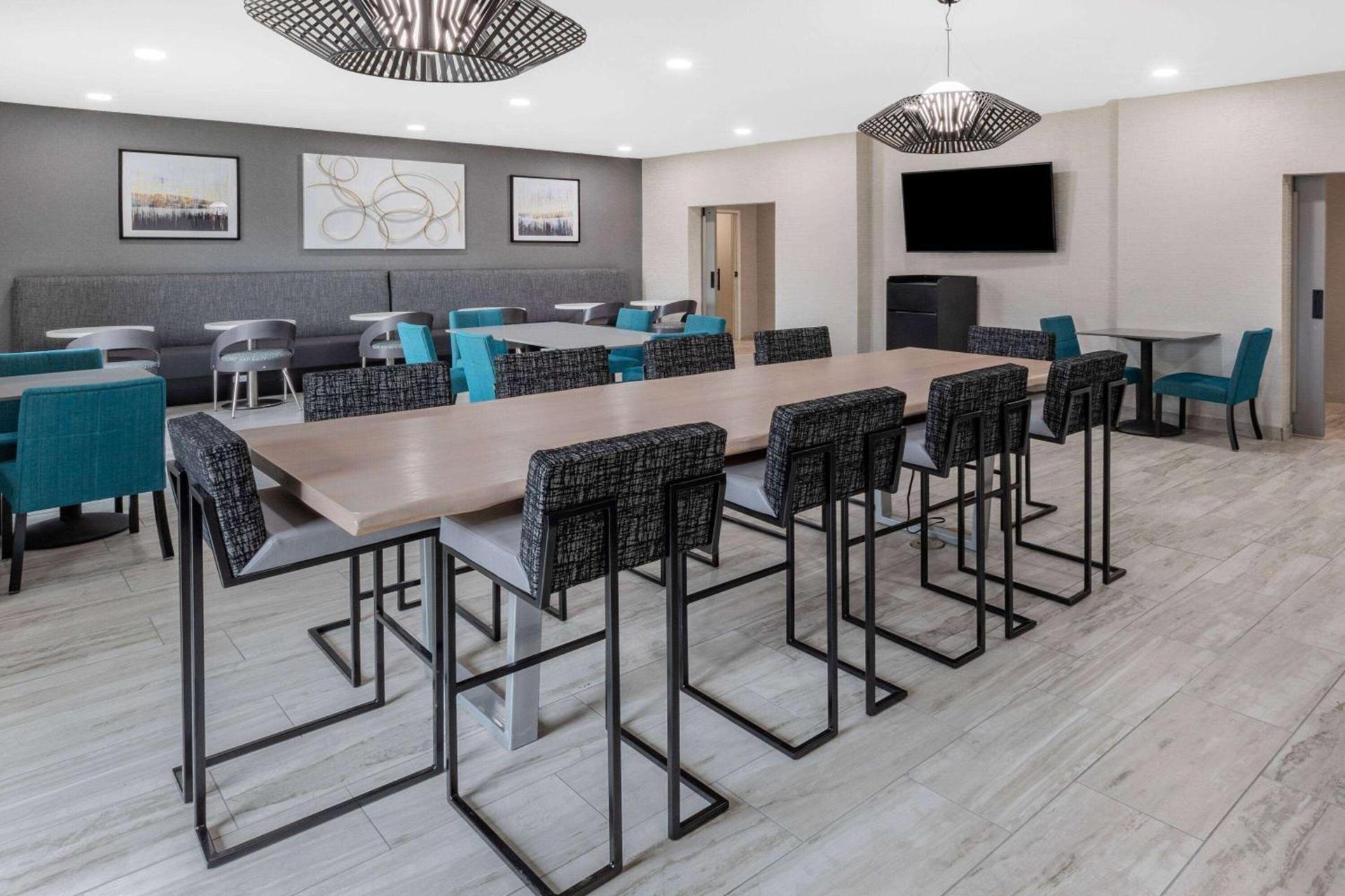La Quinta Inn & Suites by Wyndham Ardmore photo 11