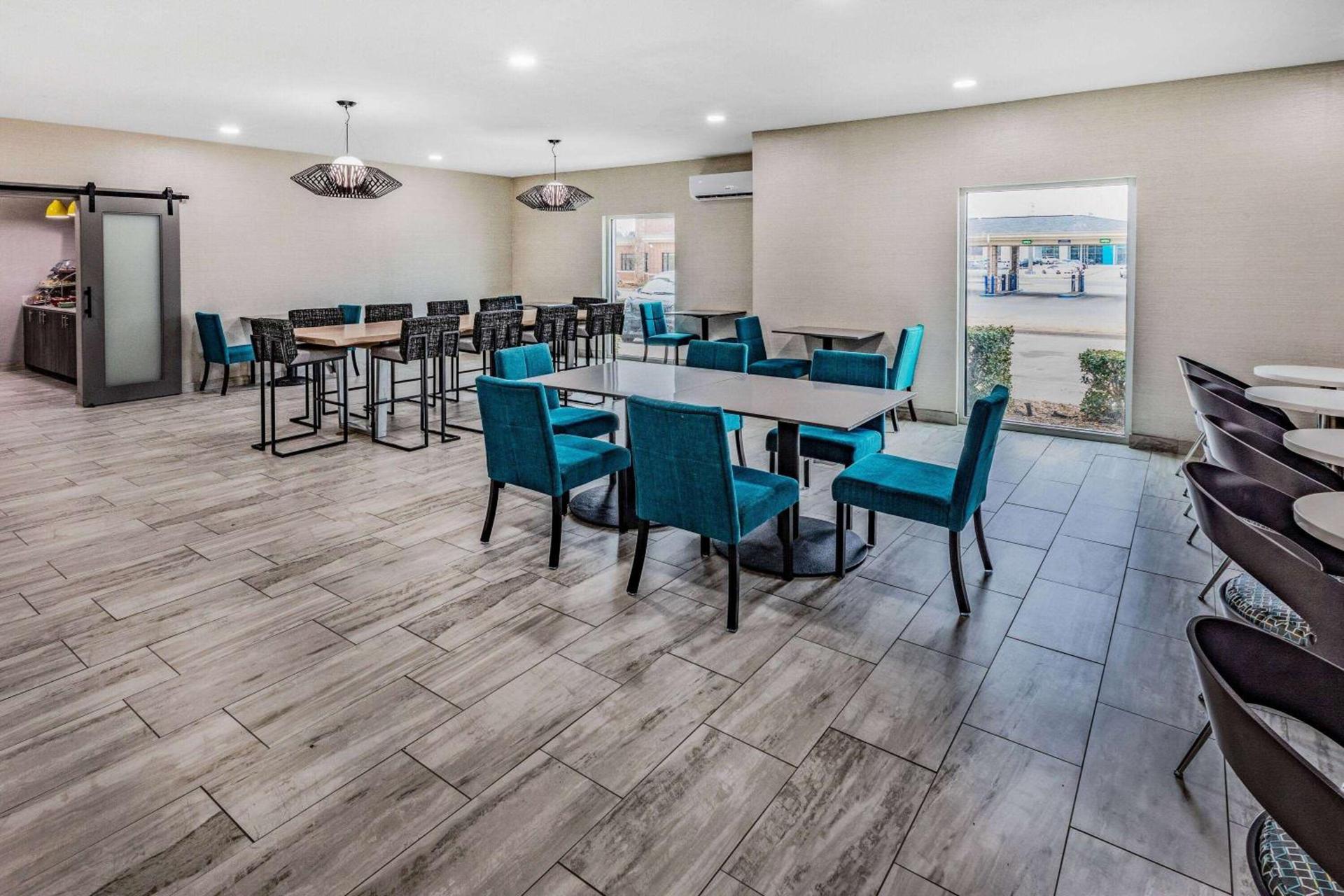 La Quinta Inn & Suites by Wyndham Ardmore photo 9