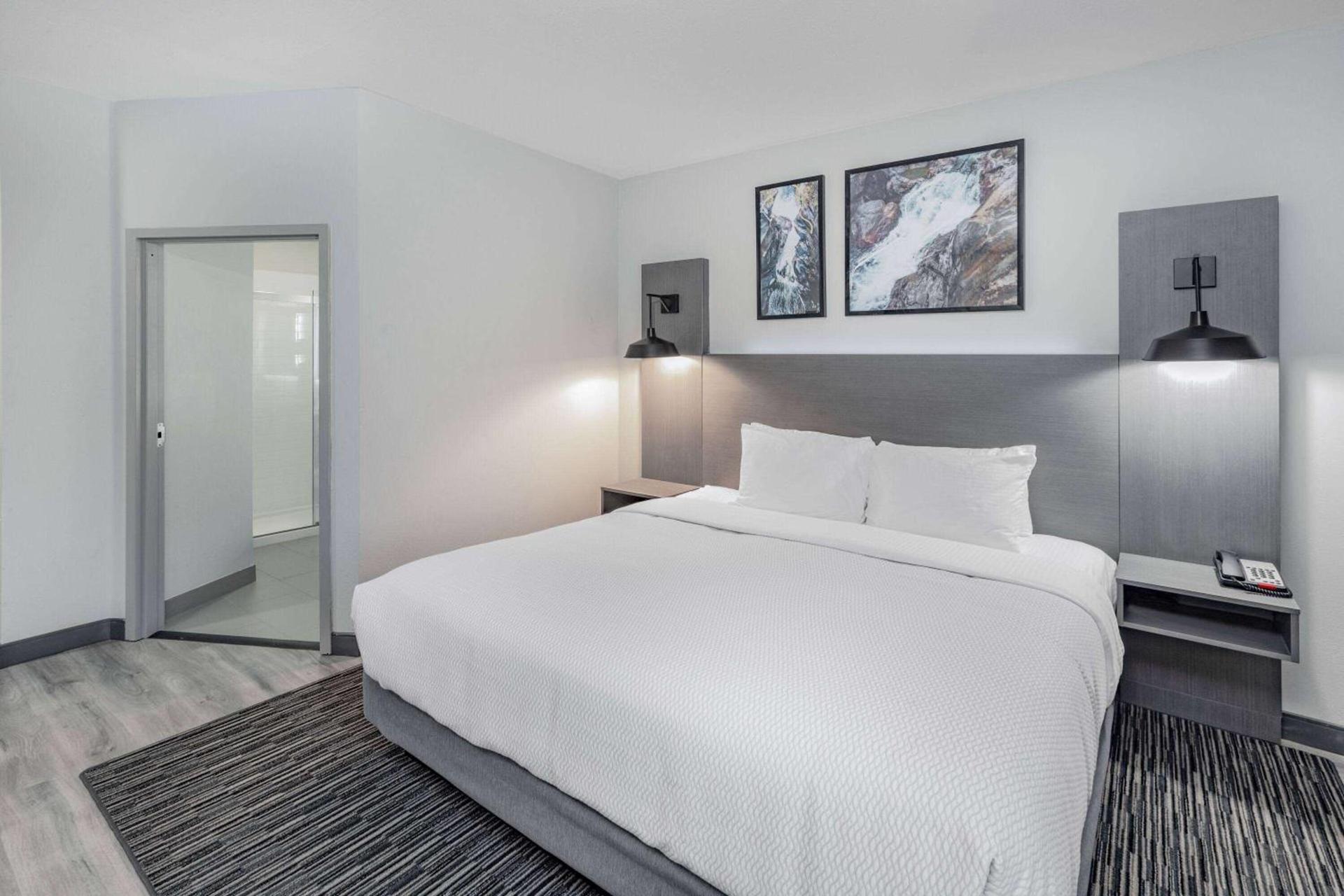 La Quinta Inn & Suites by Wyndham Ardmore photo 22
