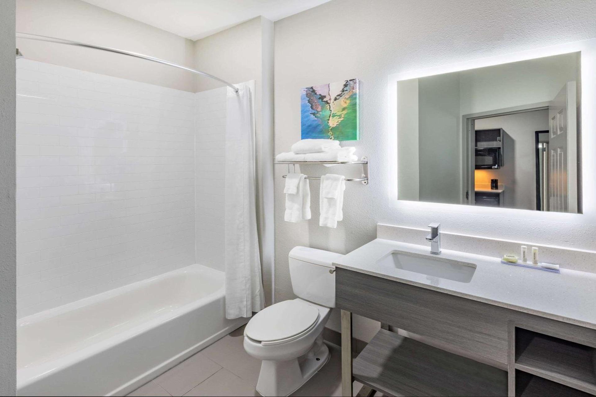 La Quinta Inn & Suites by Wyndham Ardmore photo 28