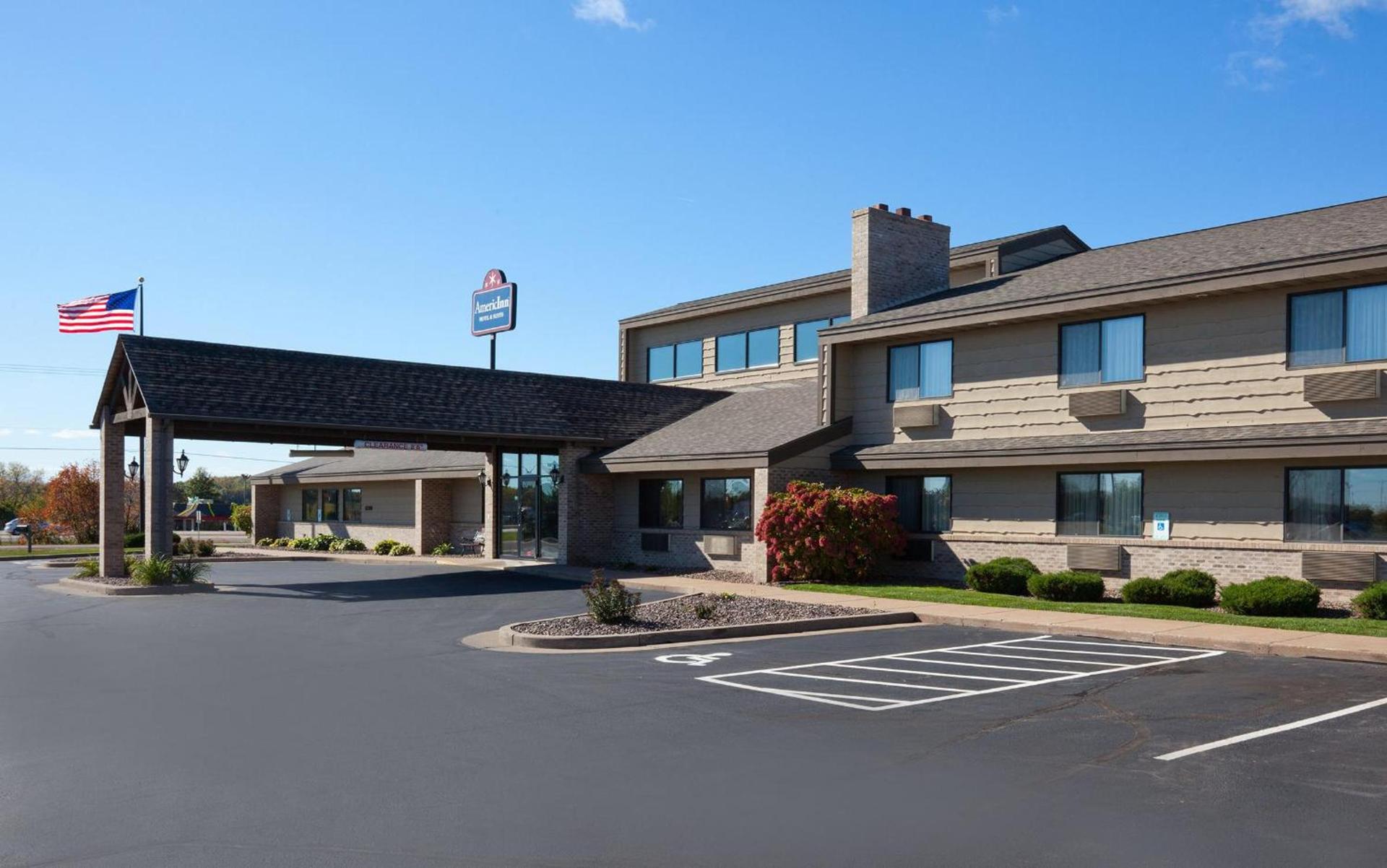 AmericInn by Wyndham Eau Claire photo 43