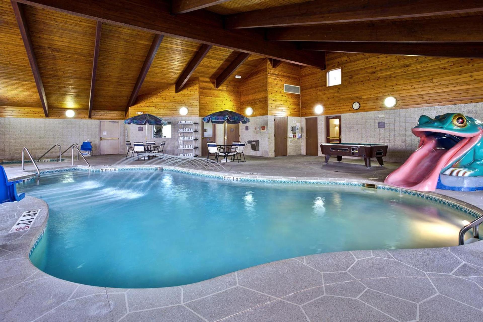 AmericInn by Wyndham Beaver Dam photo 33