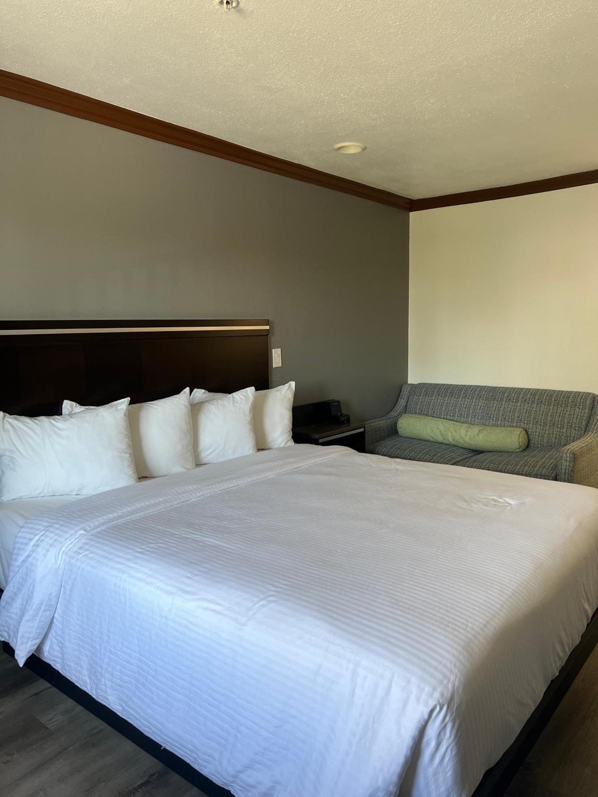 Starlight Inn Huntington Beach photo 25