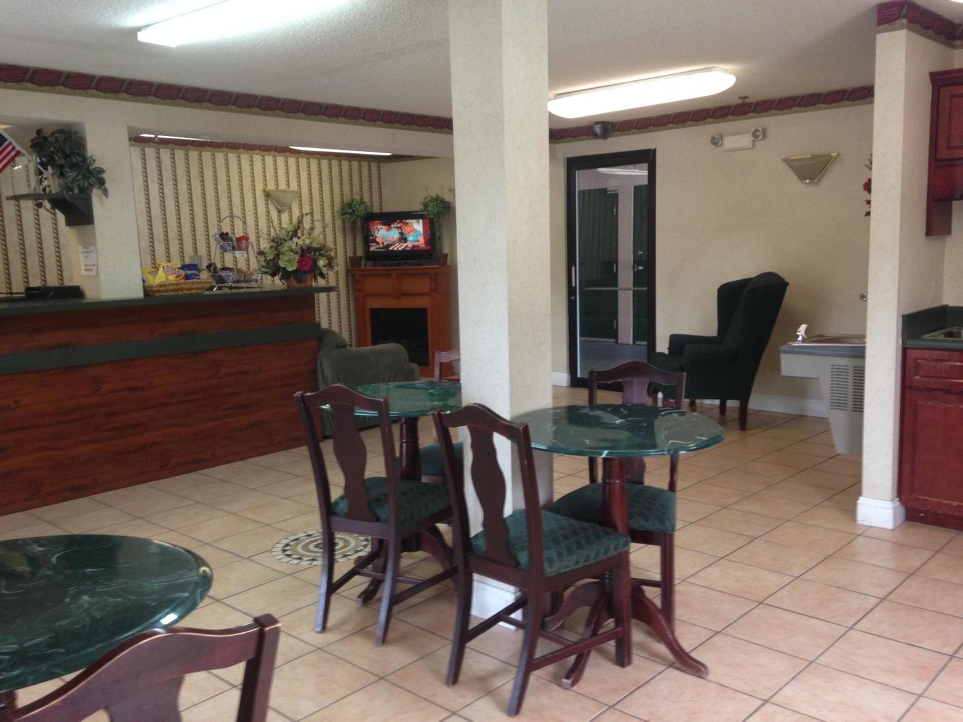 Country Hearth Inn & Suites Augusta photo 6