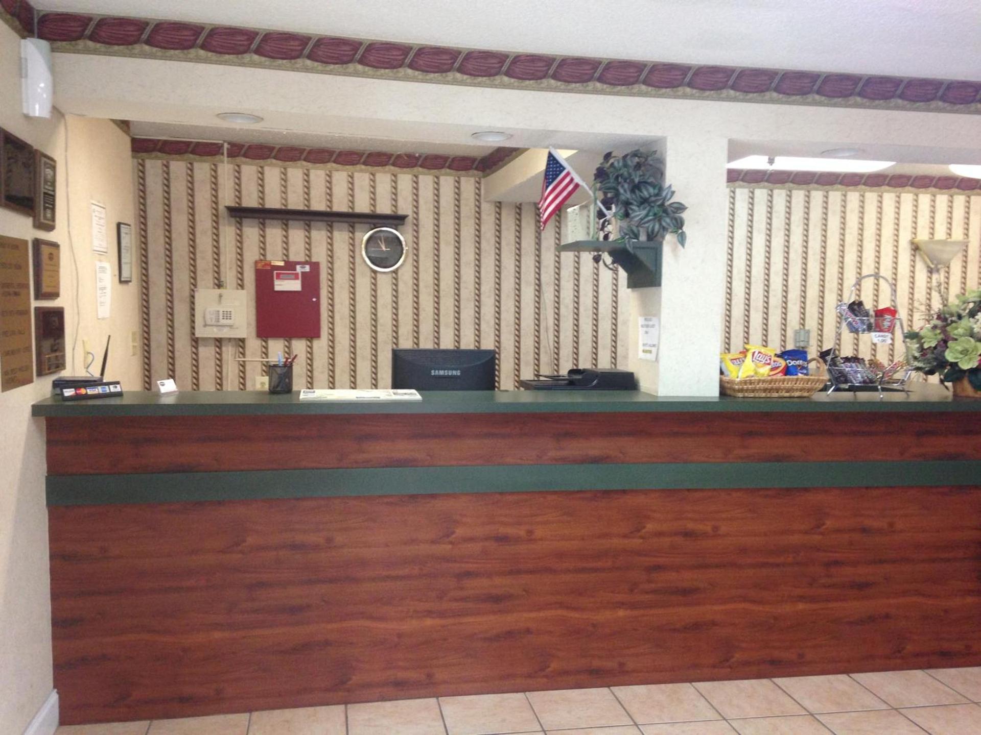 Country Hearth Inn & Suites Augusta photo 9