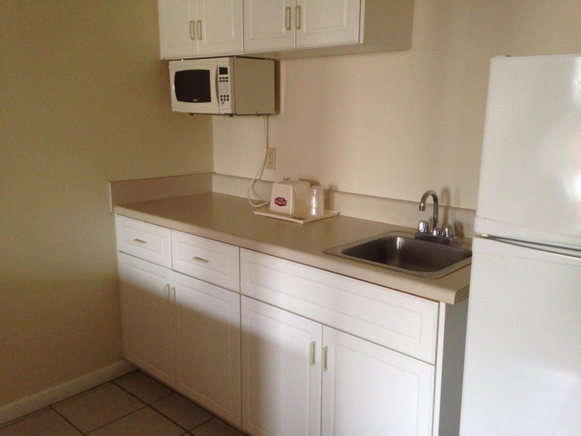 Country Hearth Inn & Suites Augusta photo 12