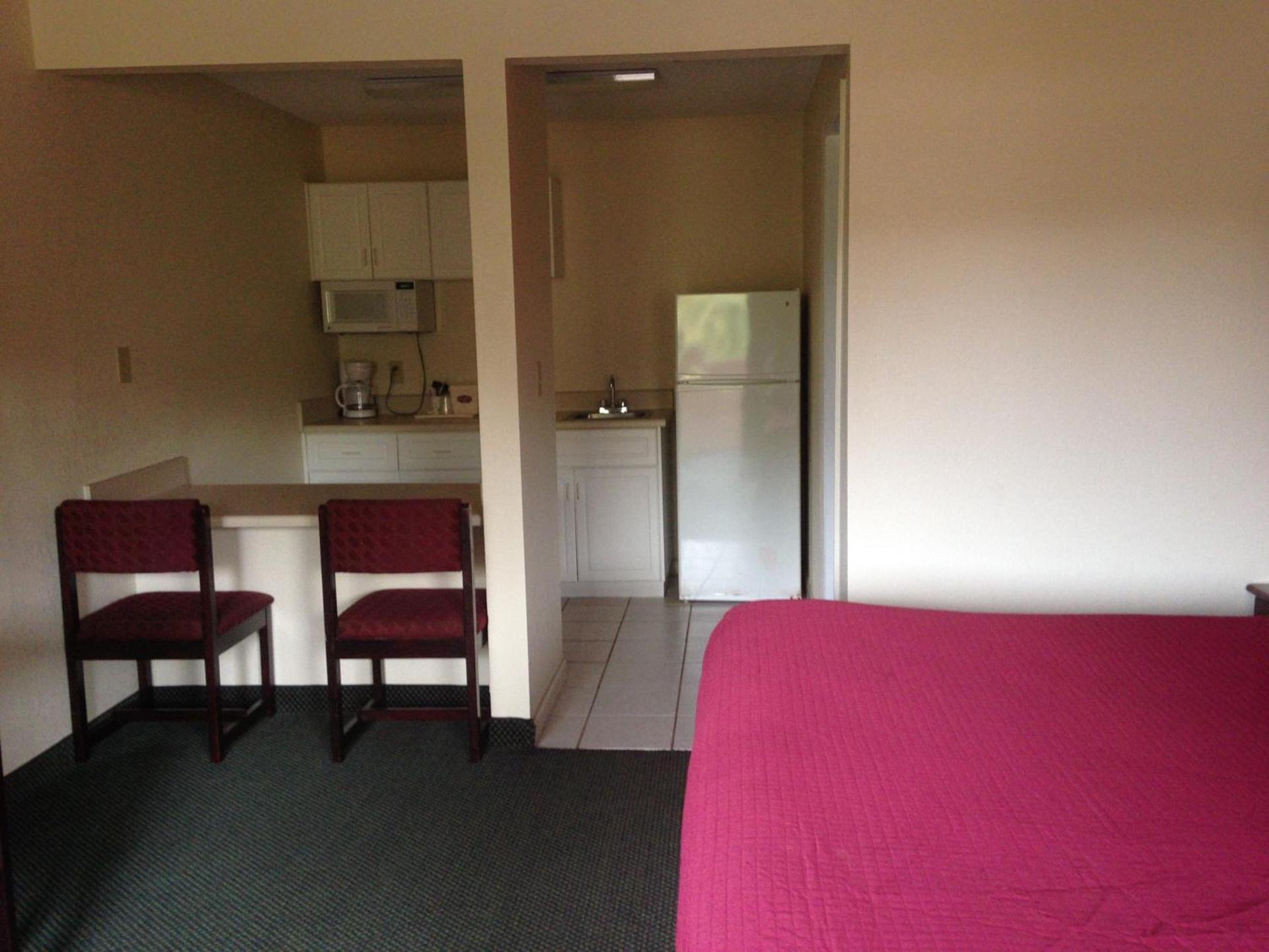 Country Hearth Inn & Suites Augusta photo 13