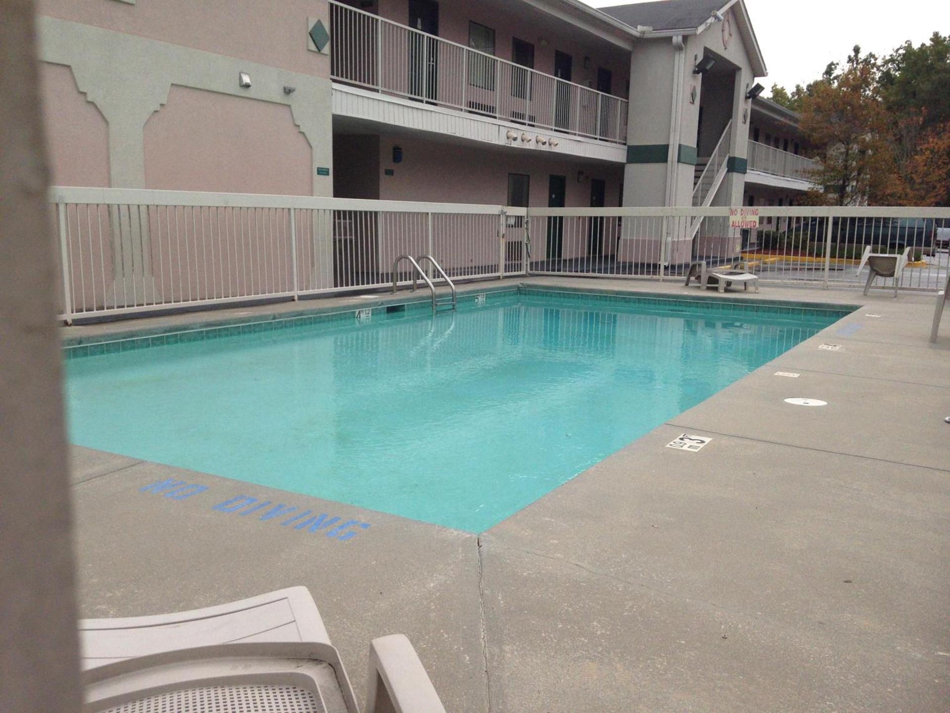 Country Hearth Inn & Suites Augusta photo 3
