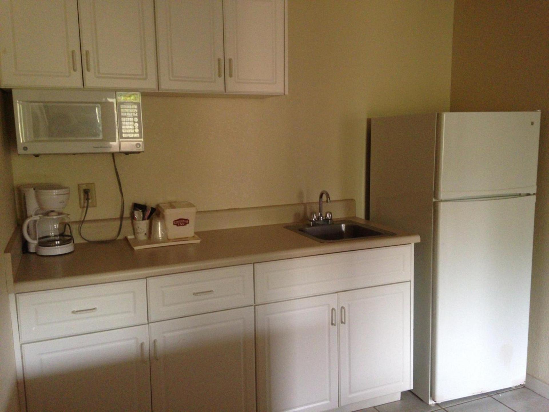 Country Hearth Inn & Suites Augusta photo 15