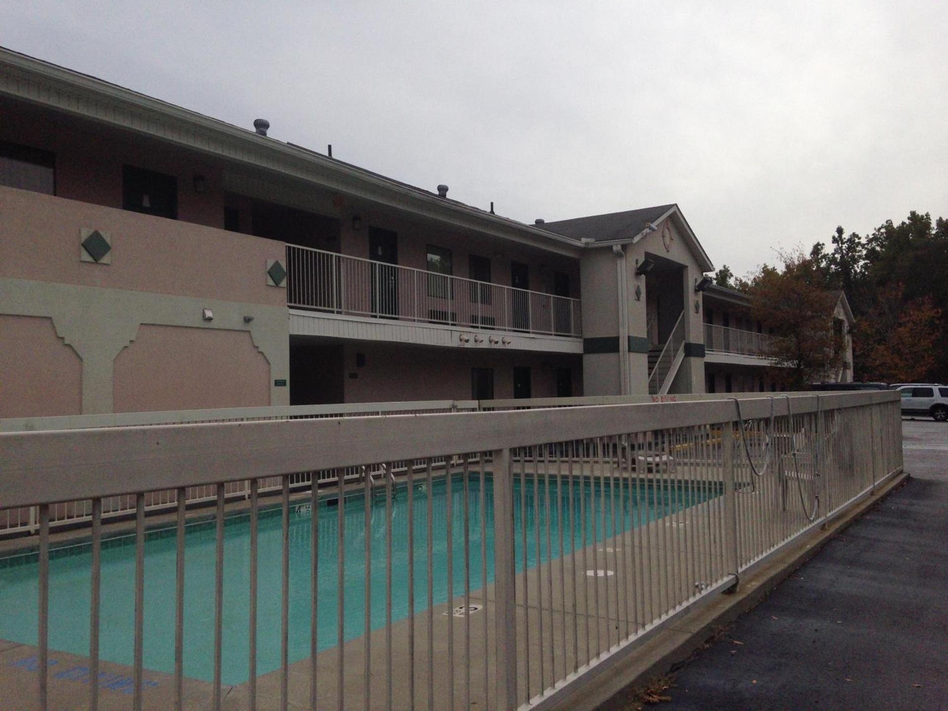 Country Hearth Inn & Suites Augusta photo 16