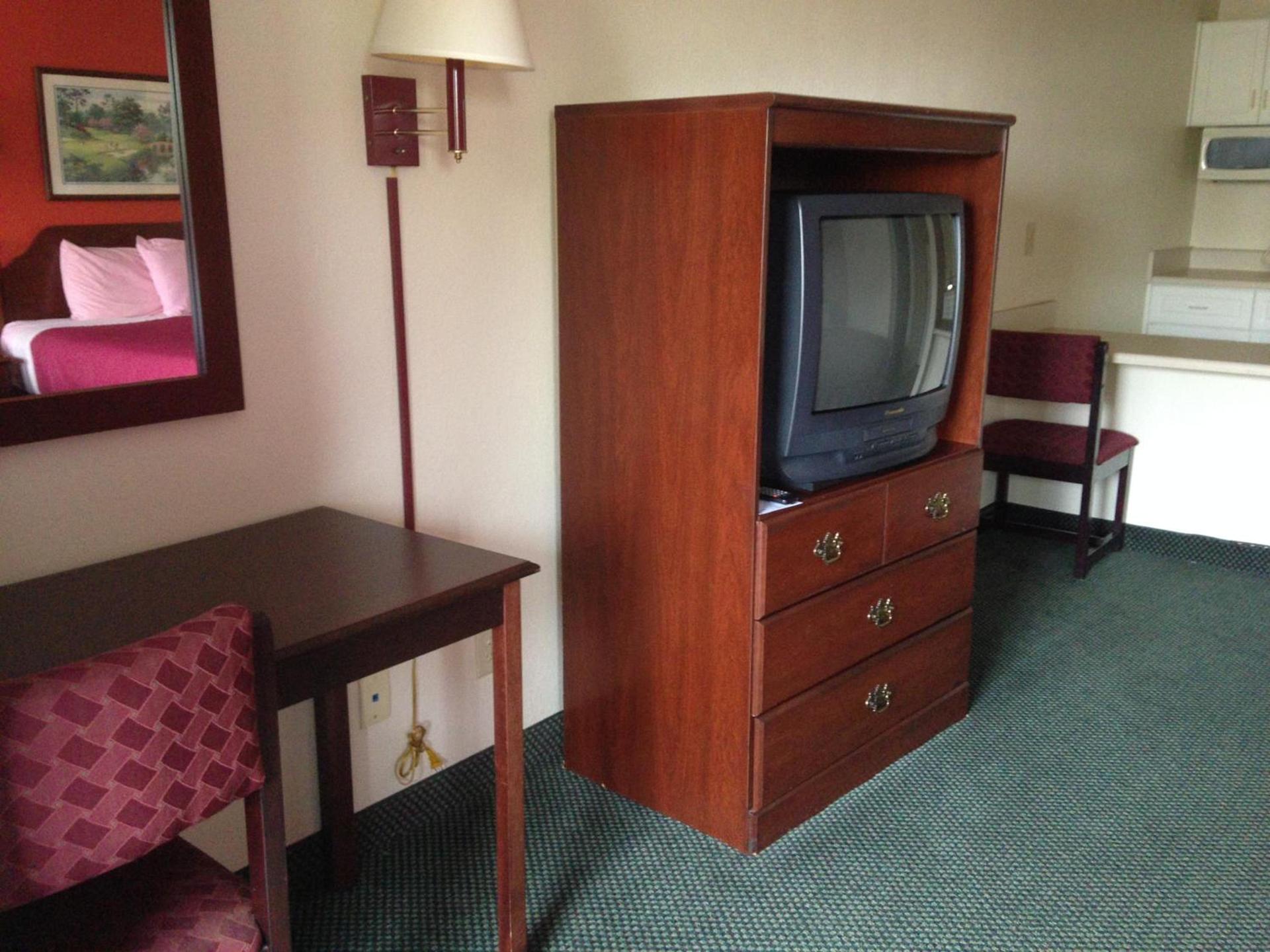 Country Hearth Inn & Suites Augusta photo 20
