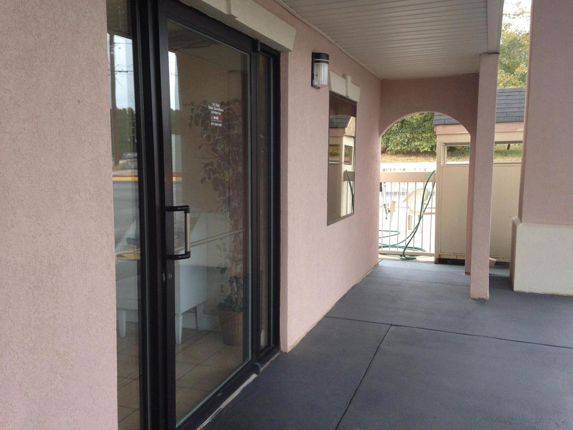 Country Hearth Inn & Suites Augusta photo 22