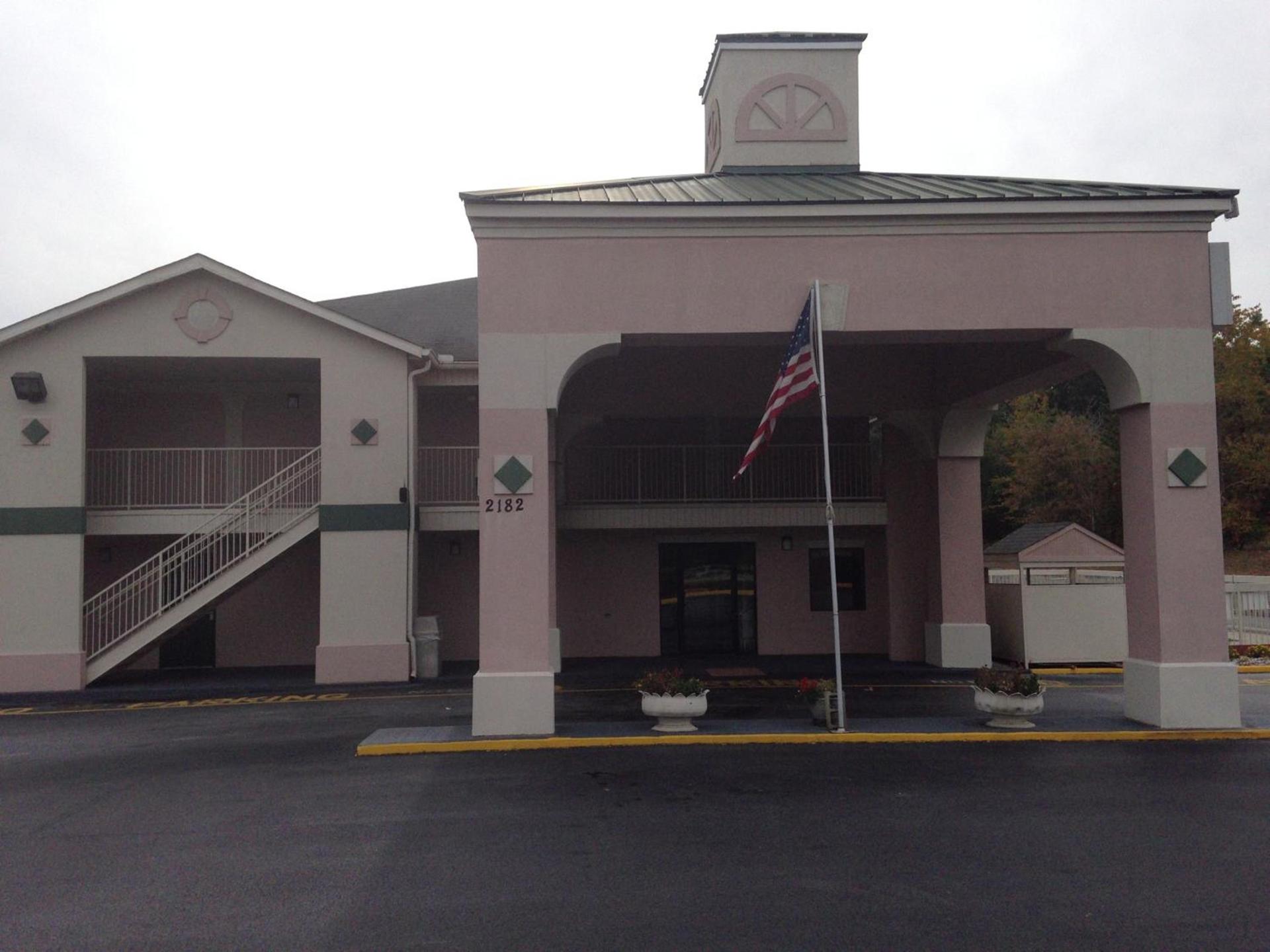 Country Hearth Inn & Suites Augusta photo 7
