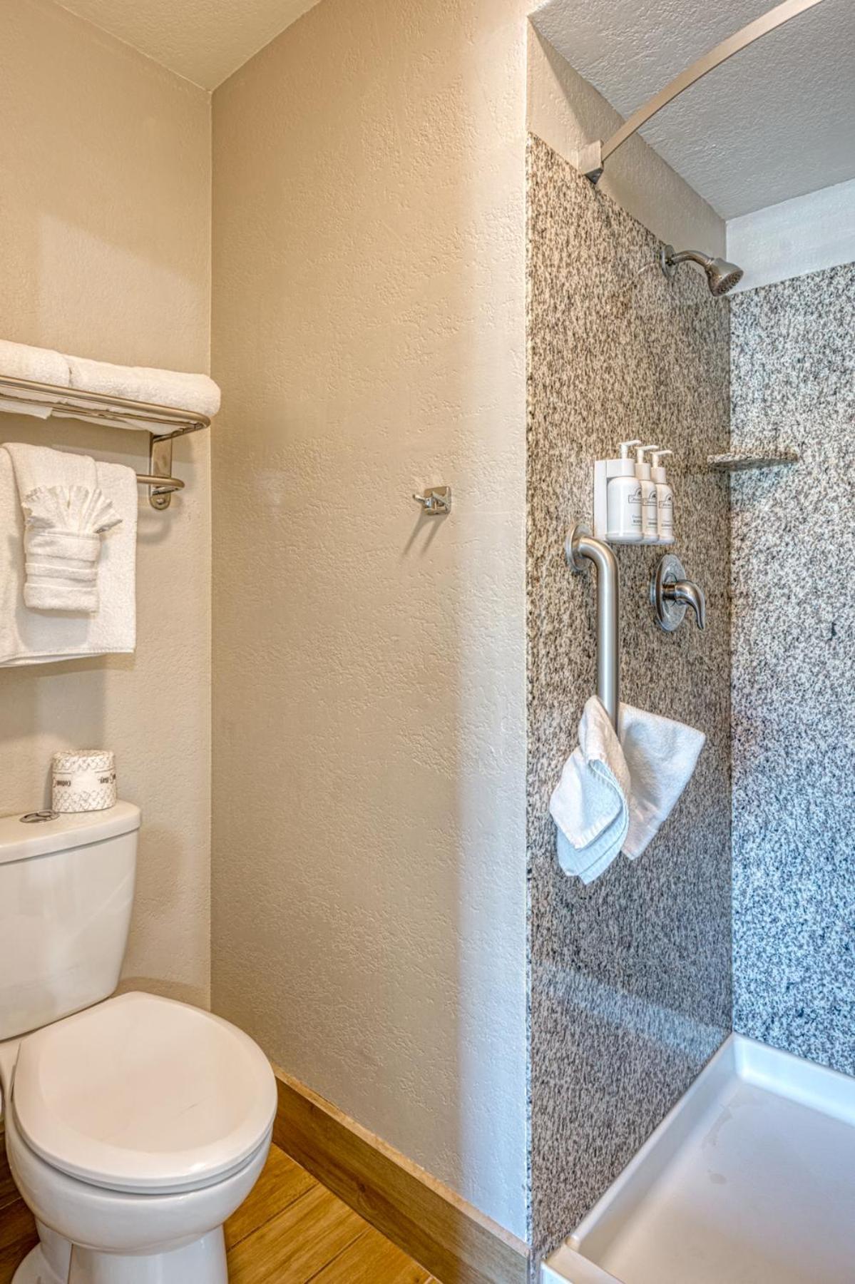 Harbor House Inn photo 49