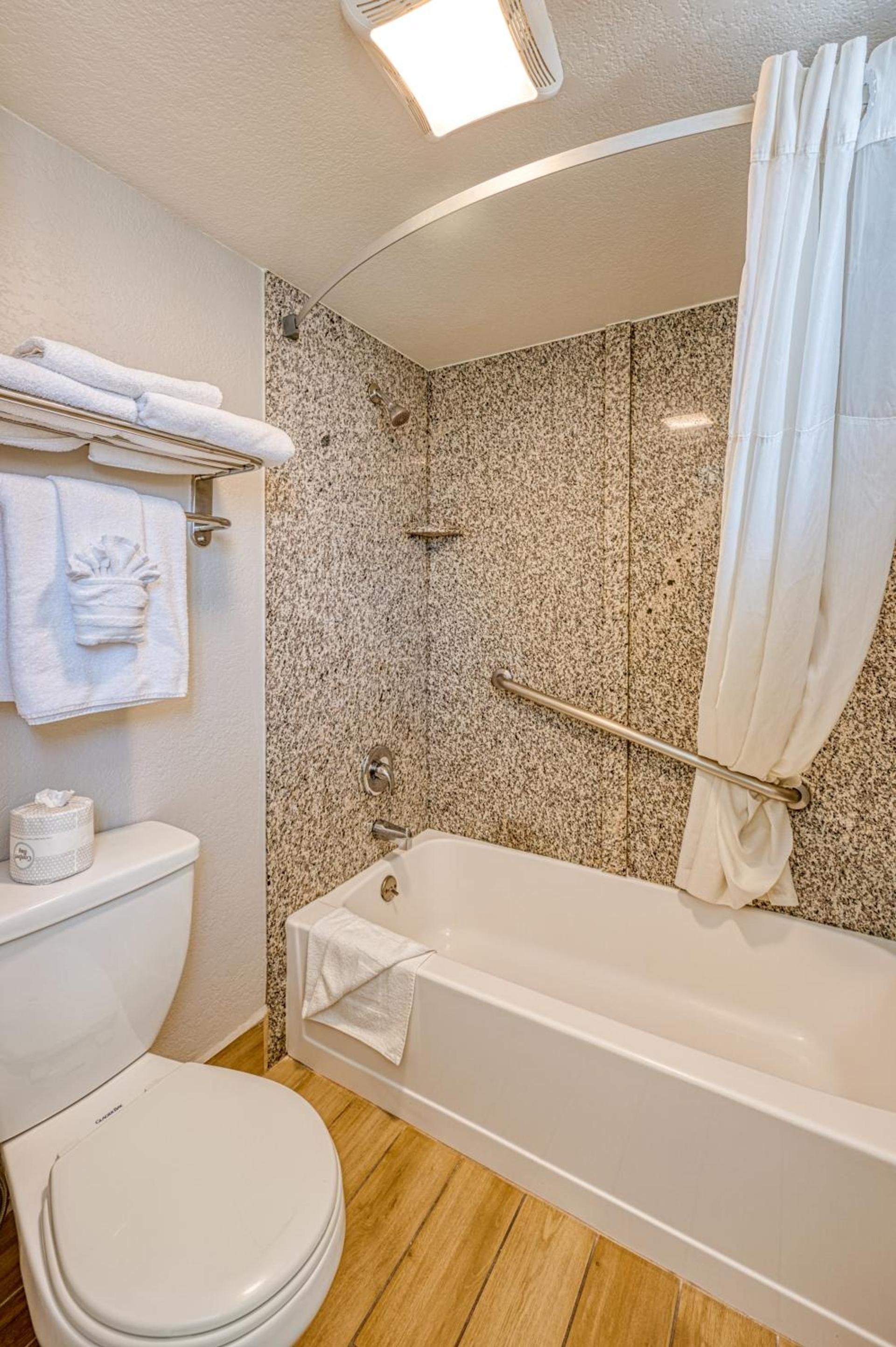 Harbor House Inn photo 62