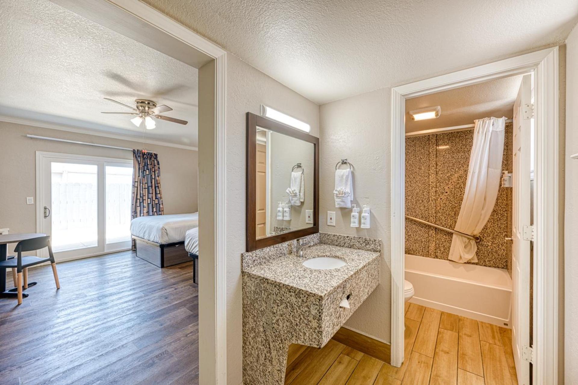 Harbor House Inn photo 43