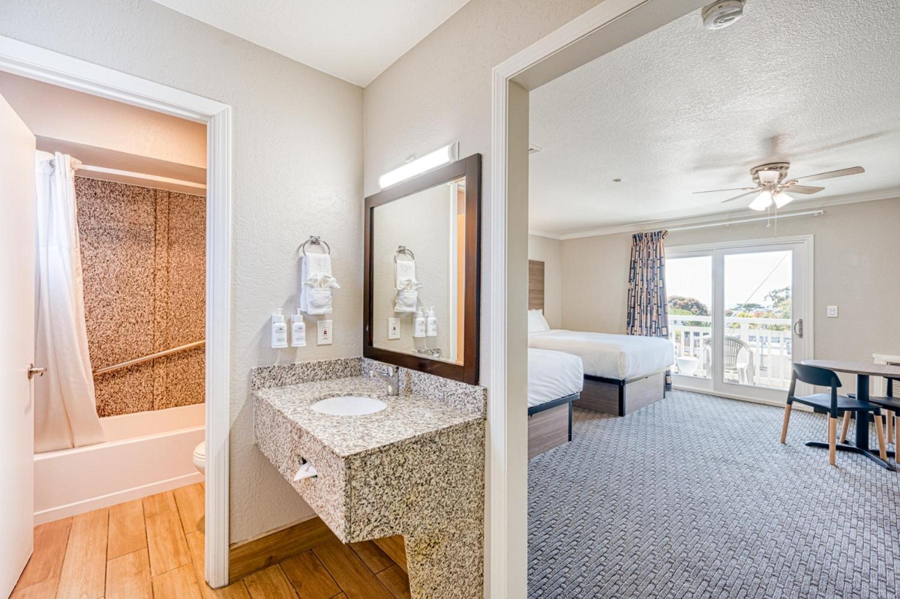 Harbor House Inn photo 63