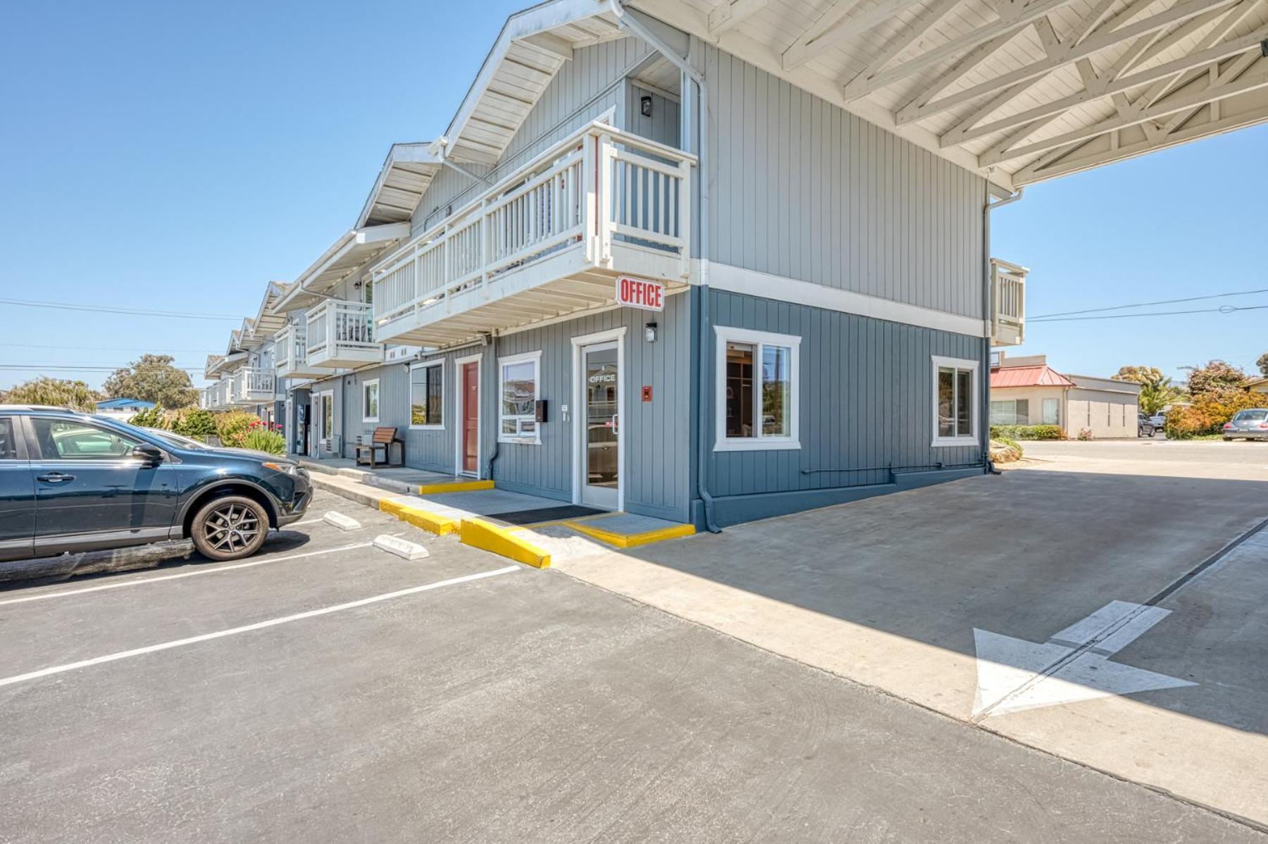 Harbor House Inn photo 12
