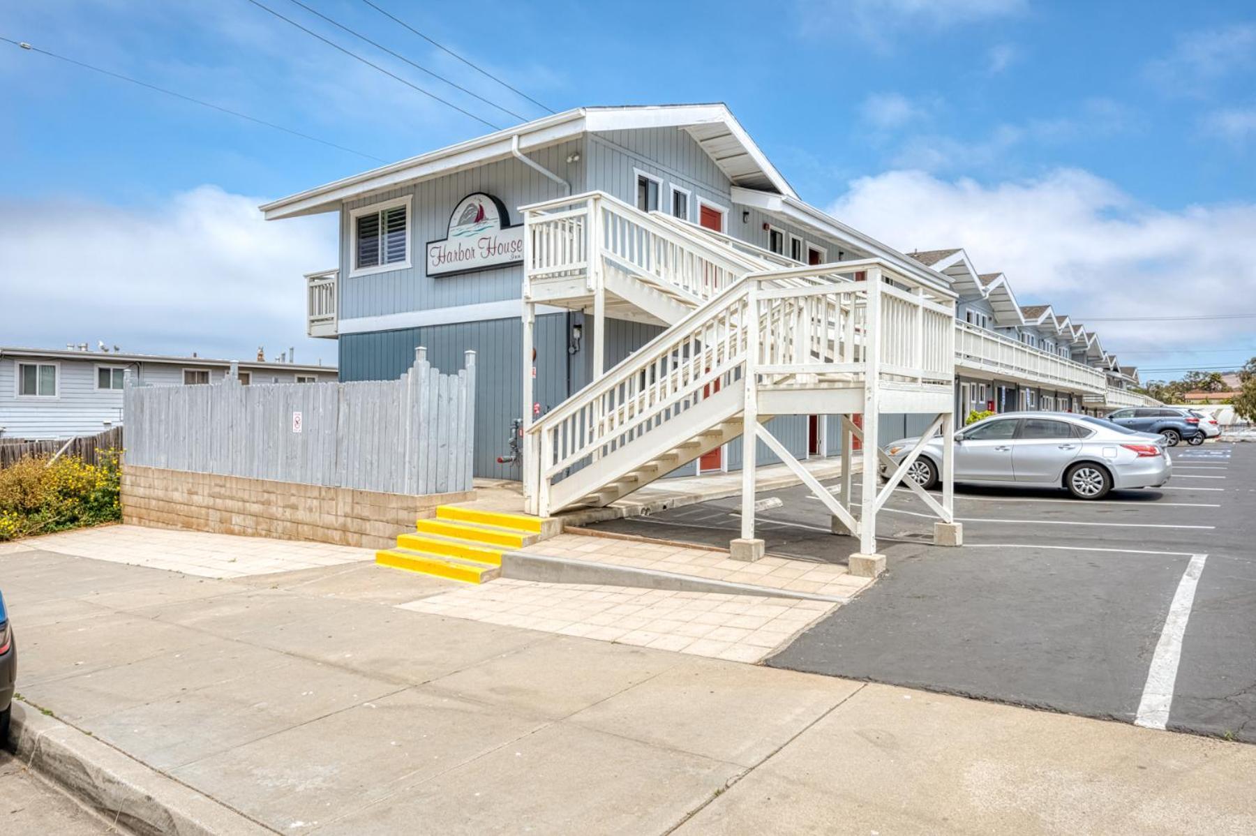 Harbor House Inn photo 14